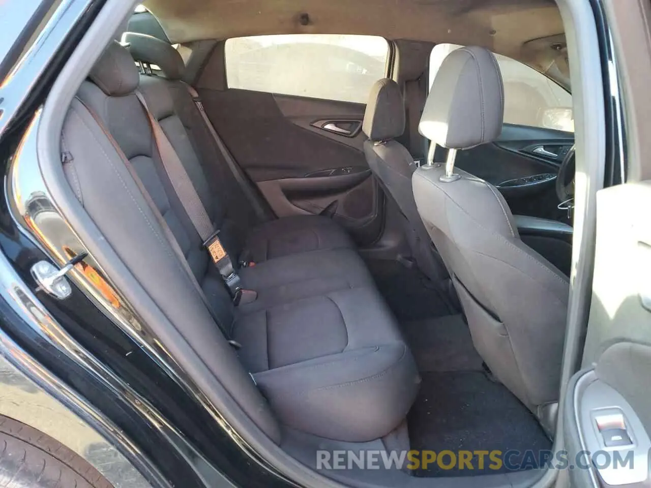10 Photograph of a damaged car 1G1ZD5ST5LF096881 CHEVROLET MALIBU 2020