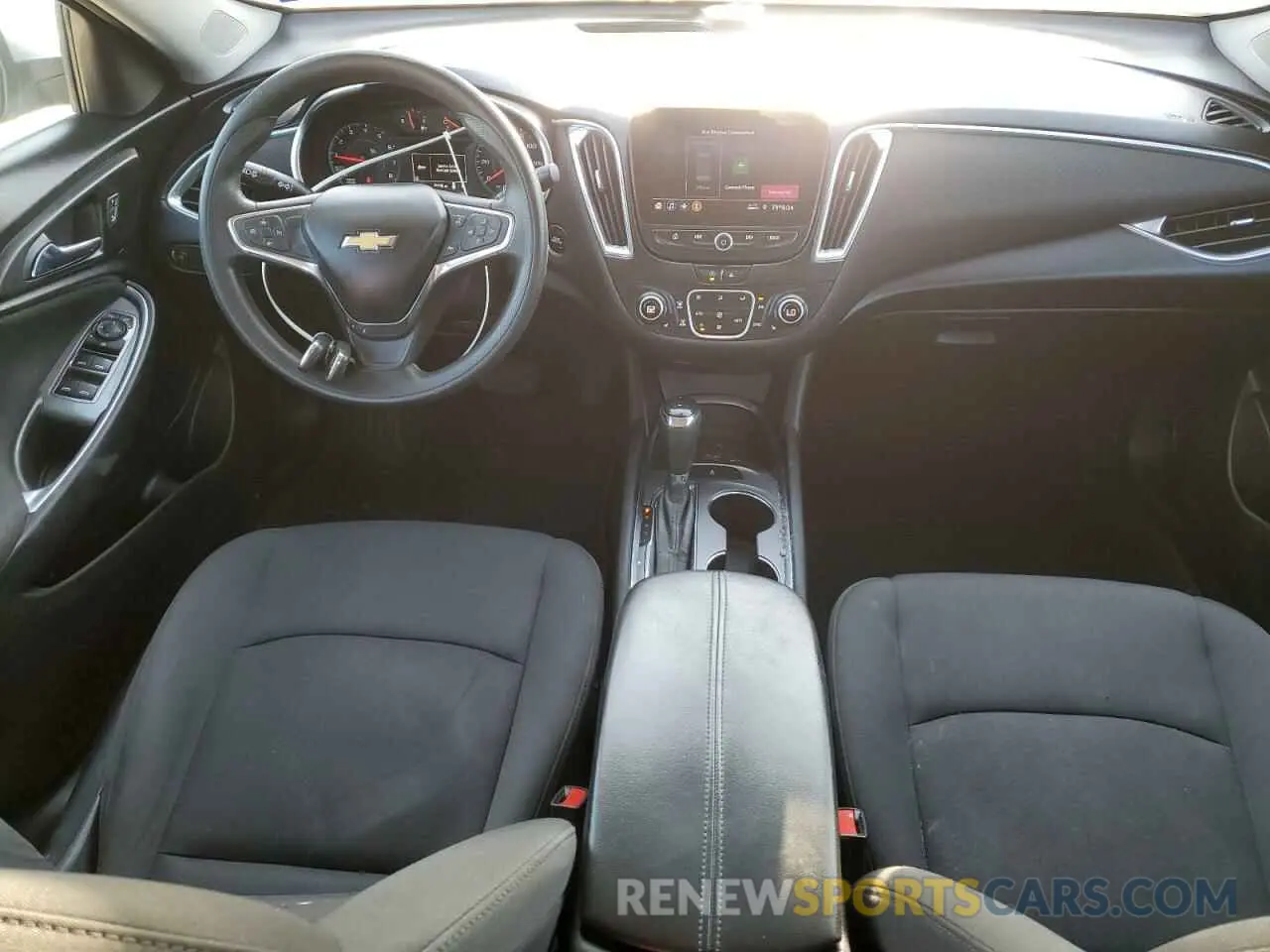 8 Photograph of a damaged car 1G1ZD5ST5LF110505 CHEVROLET MALIBU 2020