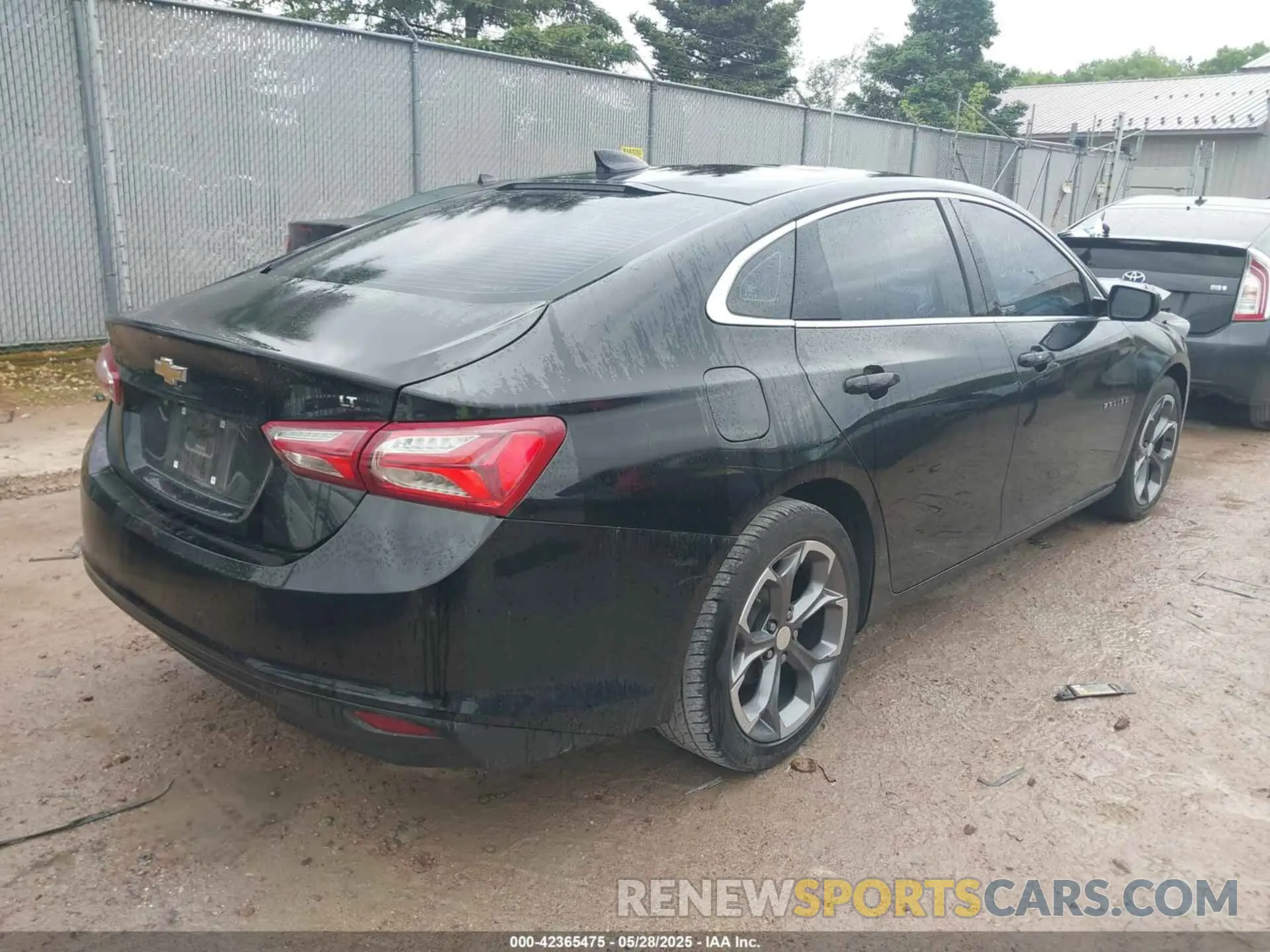 4 Photograph of a damaged car 1G1ZD5ST5LF121908 CHEVROLET MALIBU 2020