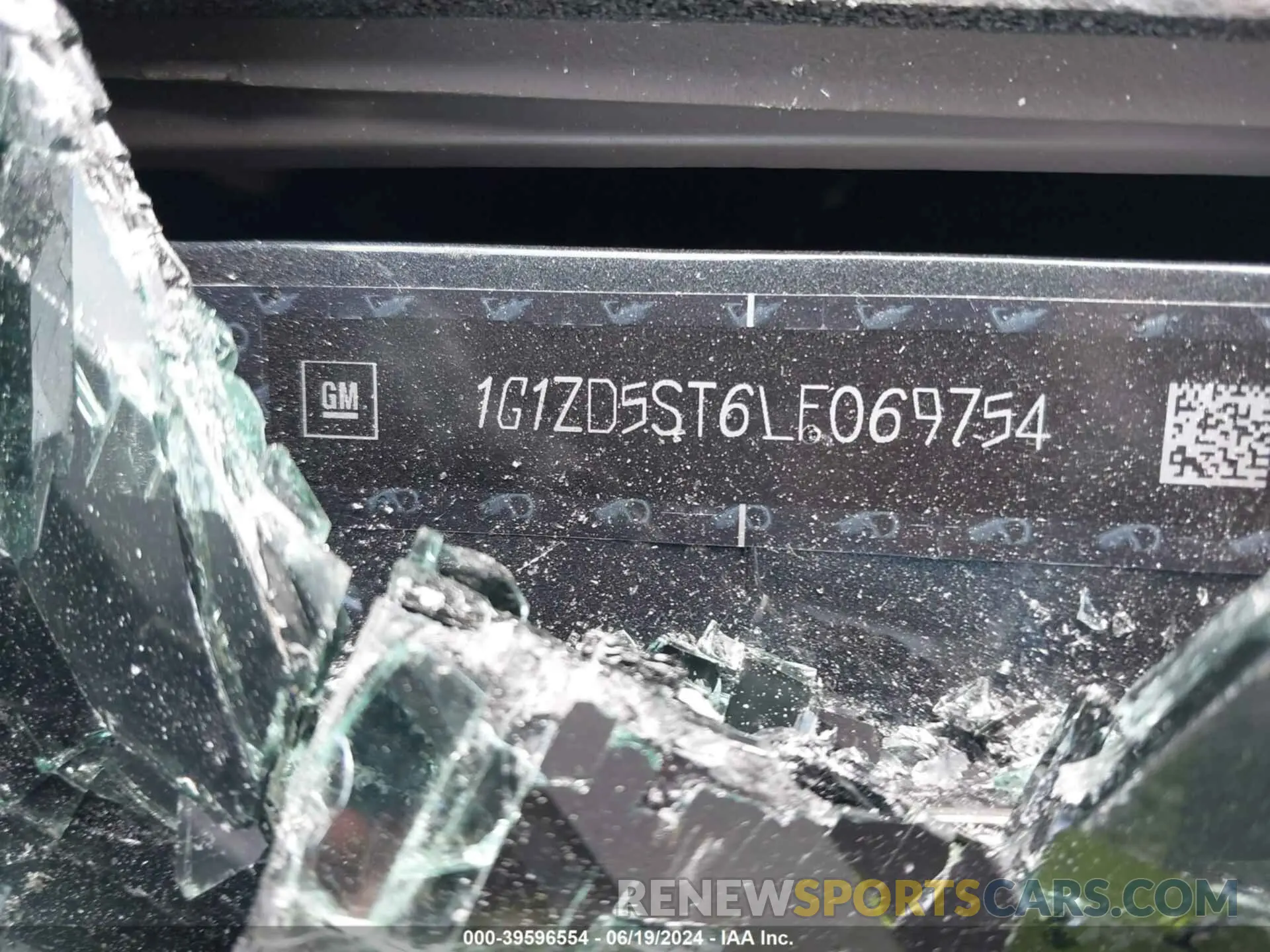 9 Photograph of a damaged car 1G1ZD5ST6LF069754 CHEVROLET MALIBU 2020