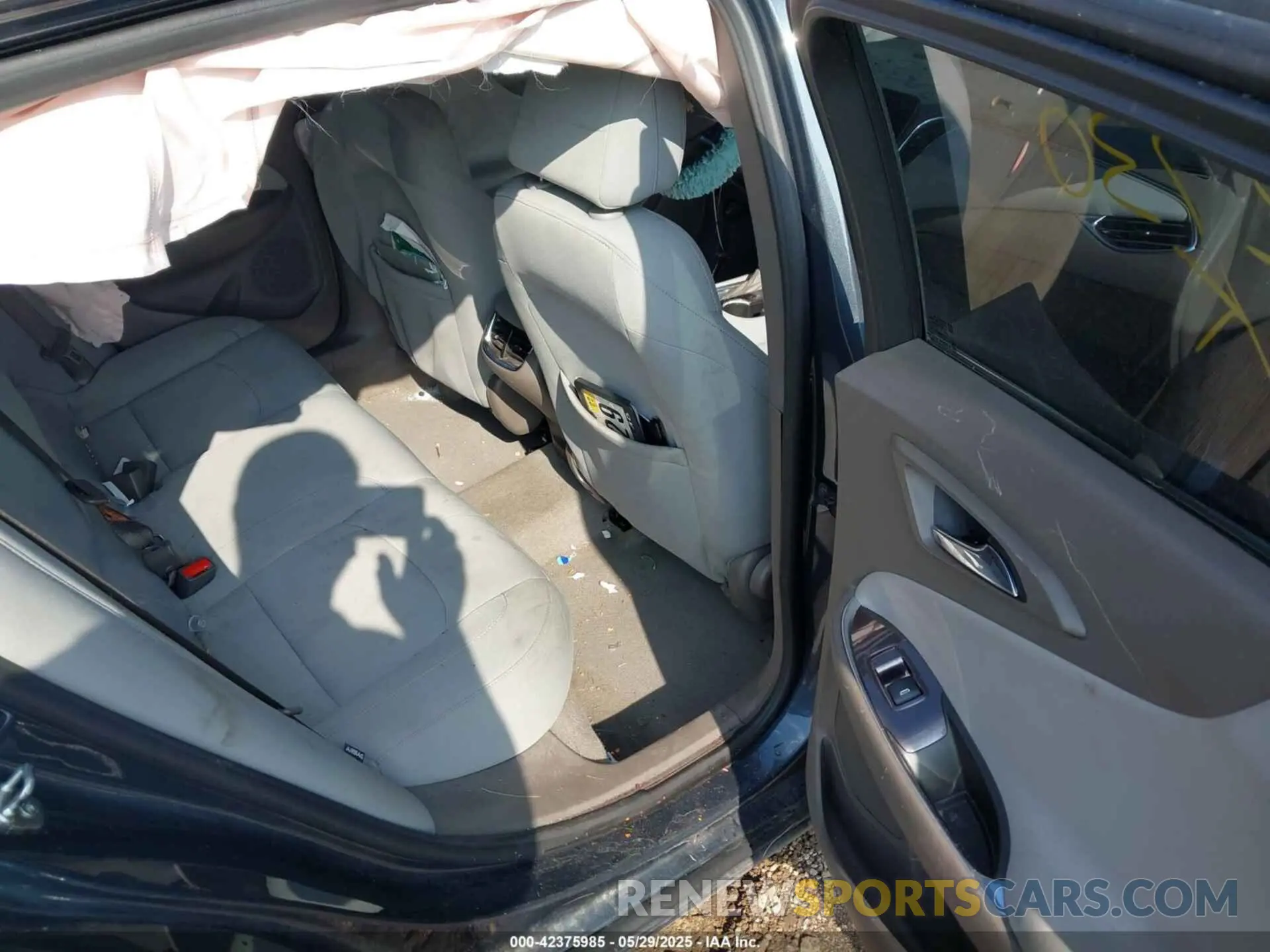 8 Photograph of a damaged car 1G1ZD5ST6LF122730 CHEVROLET MALIBU 2020