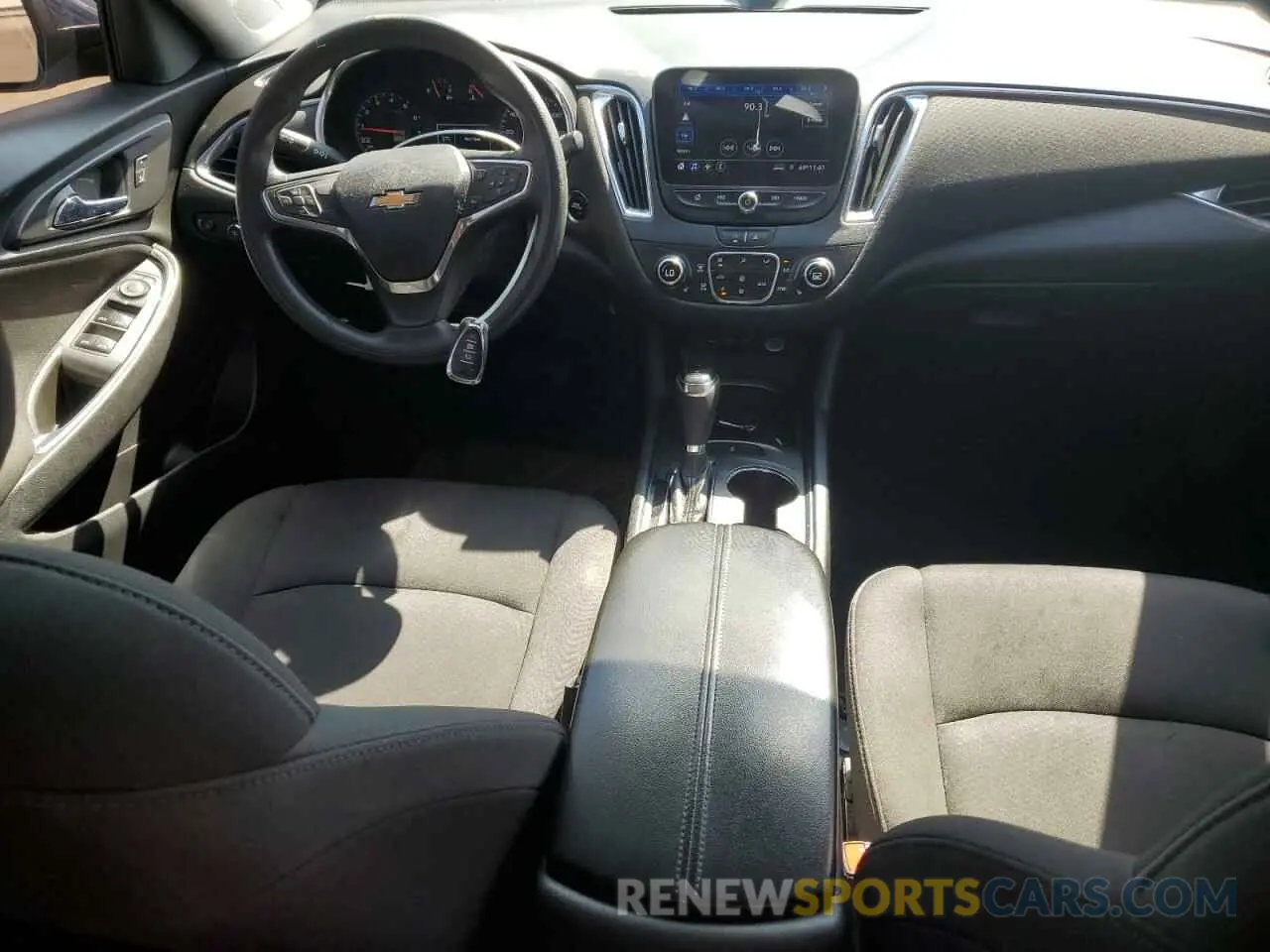 8 Photograph of a damaged car 1G1ZD5ST7LF073408 CHEVROLET MALIBU 2020