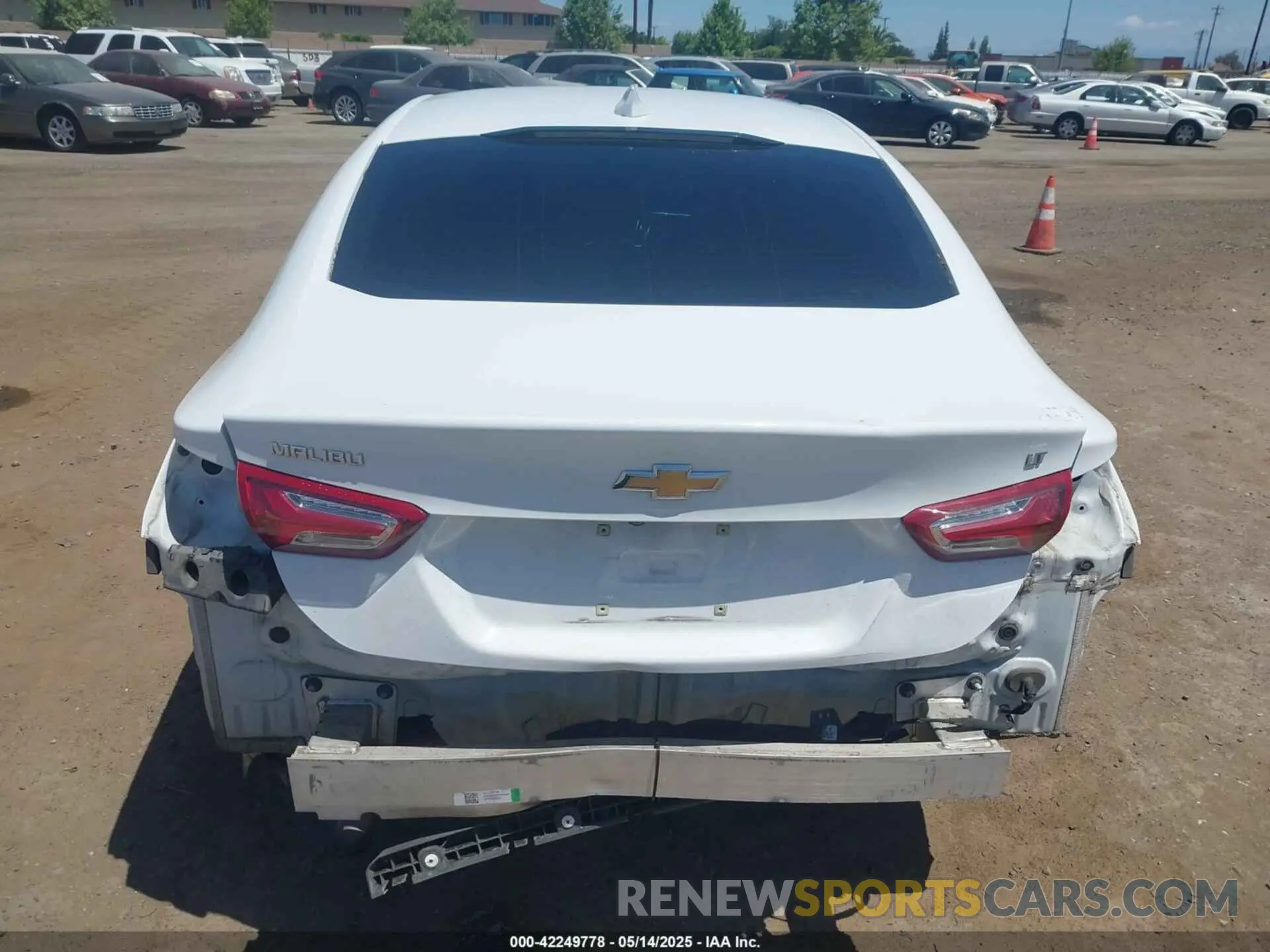17 Photograph of a damaged car 1G1ZD5ST7LF081198 CHEVROLET MALIBU 2020