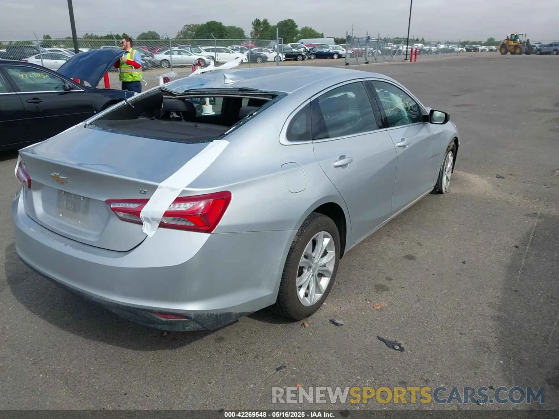 4 Photograph of a damaged car 1G1ZD5ST7LF089009 CHEVROLET MALIBU 2020
