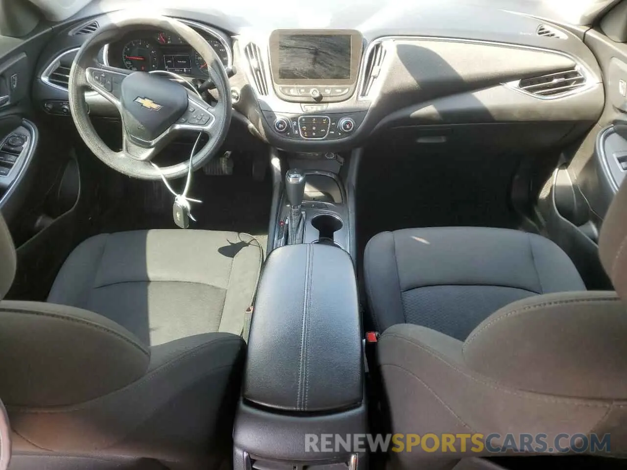 8 Photograph of a damaged car 1G1ZD5ST7LF091794 CHEVROLET MALIBU 2020