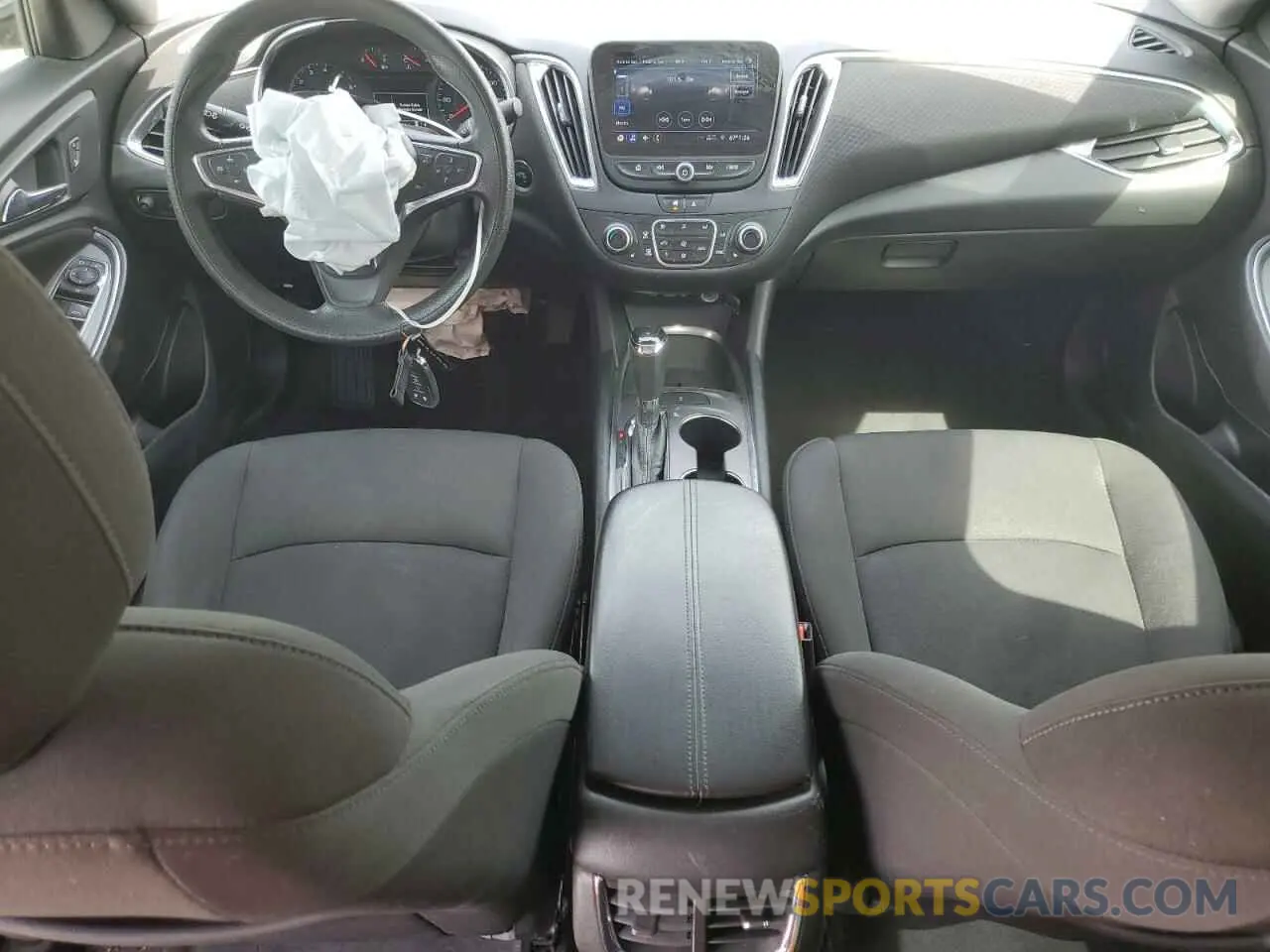 8 Photograph of a damaged car 1G1ZD5ST7LF105595 CHEVROLET MALIBU 2020
