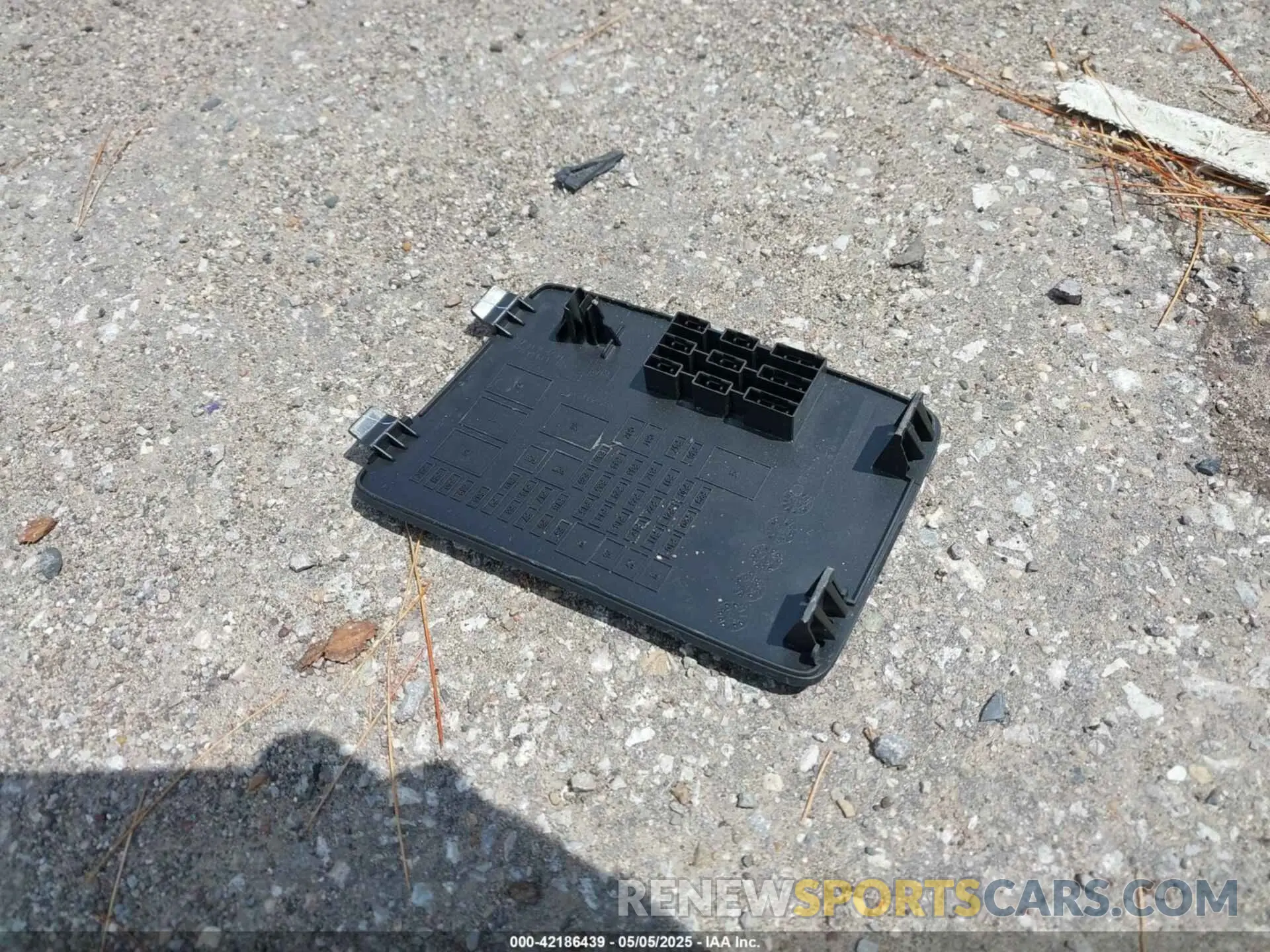 12 Photograph of a damaged car 1G1ZD5ST8LF054916 CHEVROLET MALIBU 2020
