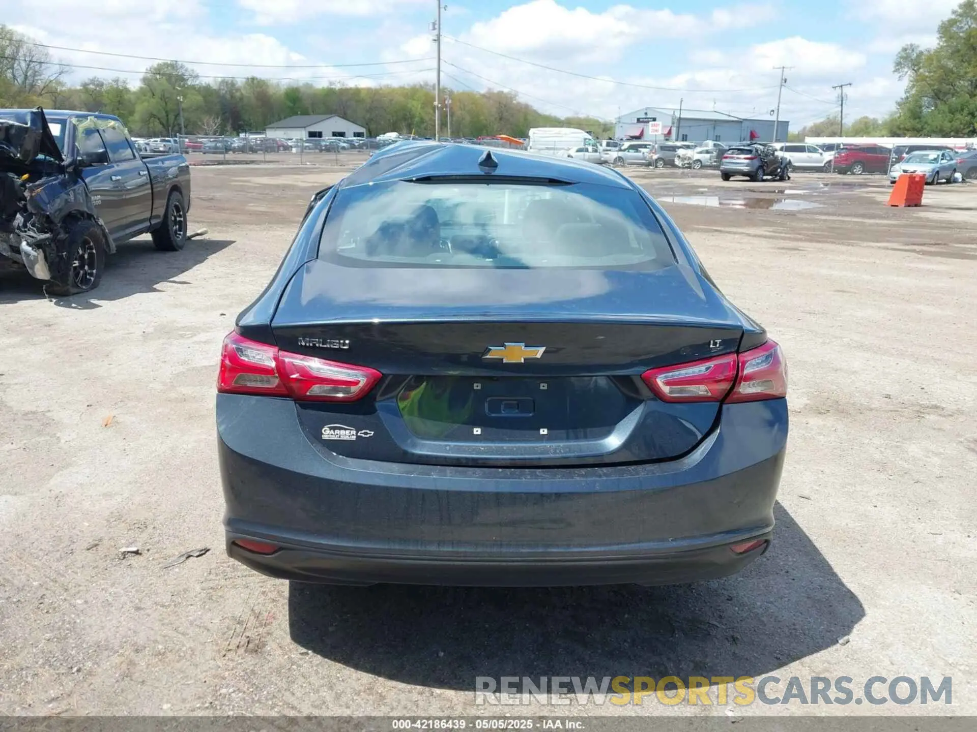 17 Photograph of a damaged car 1G1ZD5ST8LF054916 CHEVROLET MALIBU 2020