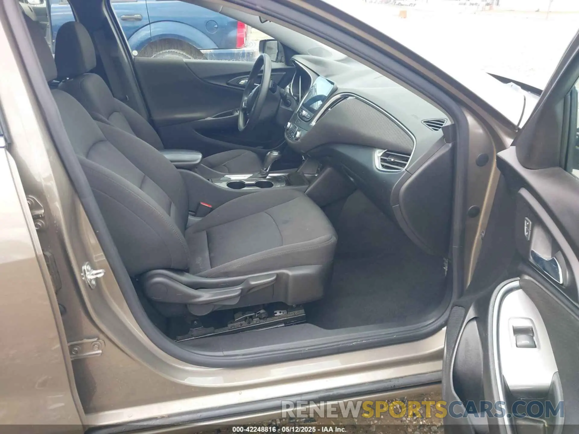 5 Photograph of a damaged car 1G1ZD5ST9LF031354 CHEVROLET MALIBU 2020