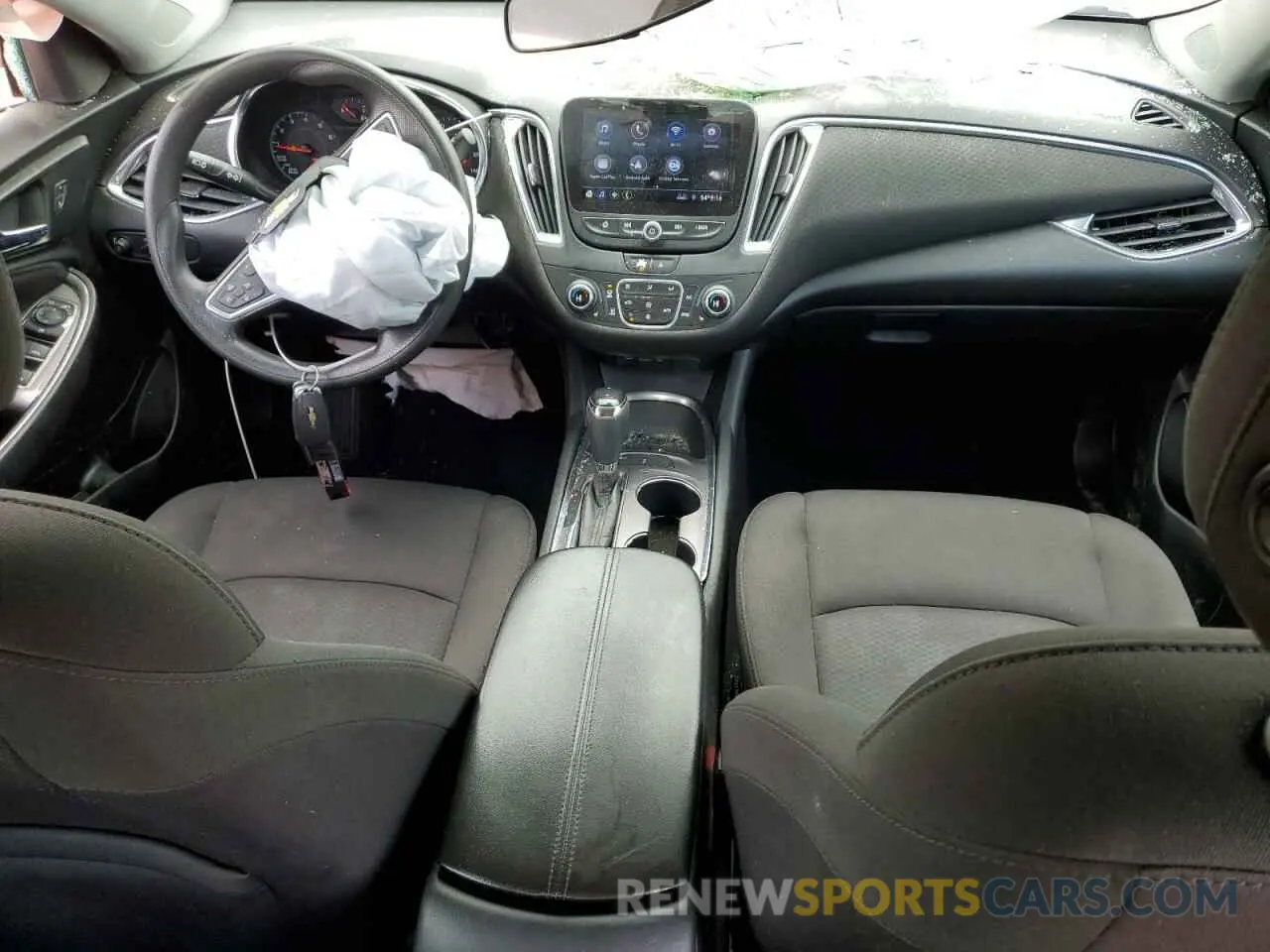 8 Photograph of a damaged car 1G1ZD5ST9LF036604 CHEVROLET MALIBU 2020