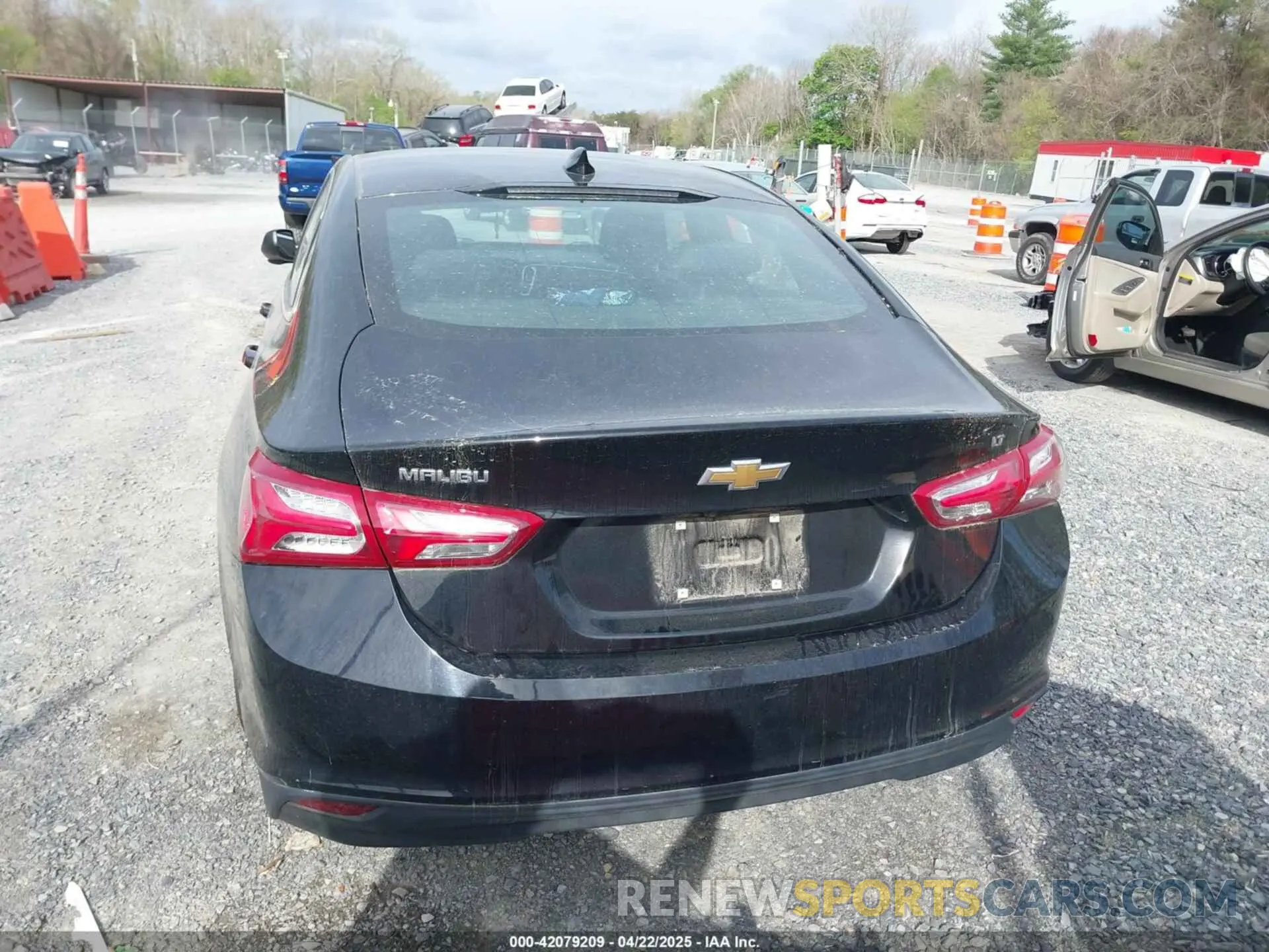 17 Photograph of a damaged car 1G1ZD5ST9LF054648 CHEVROLET MALIBU 2020