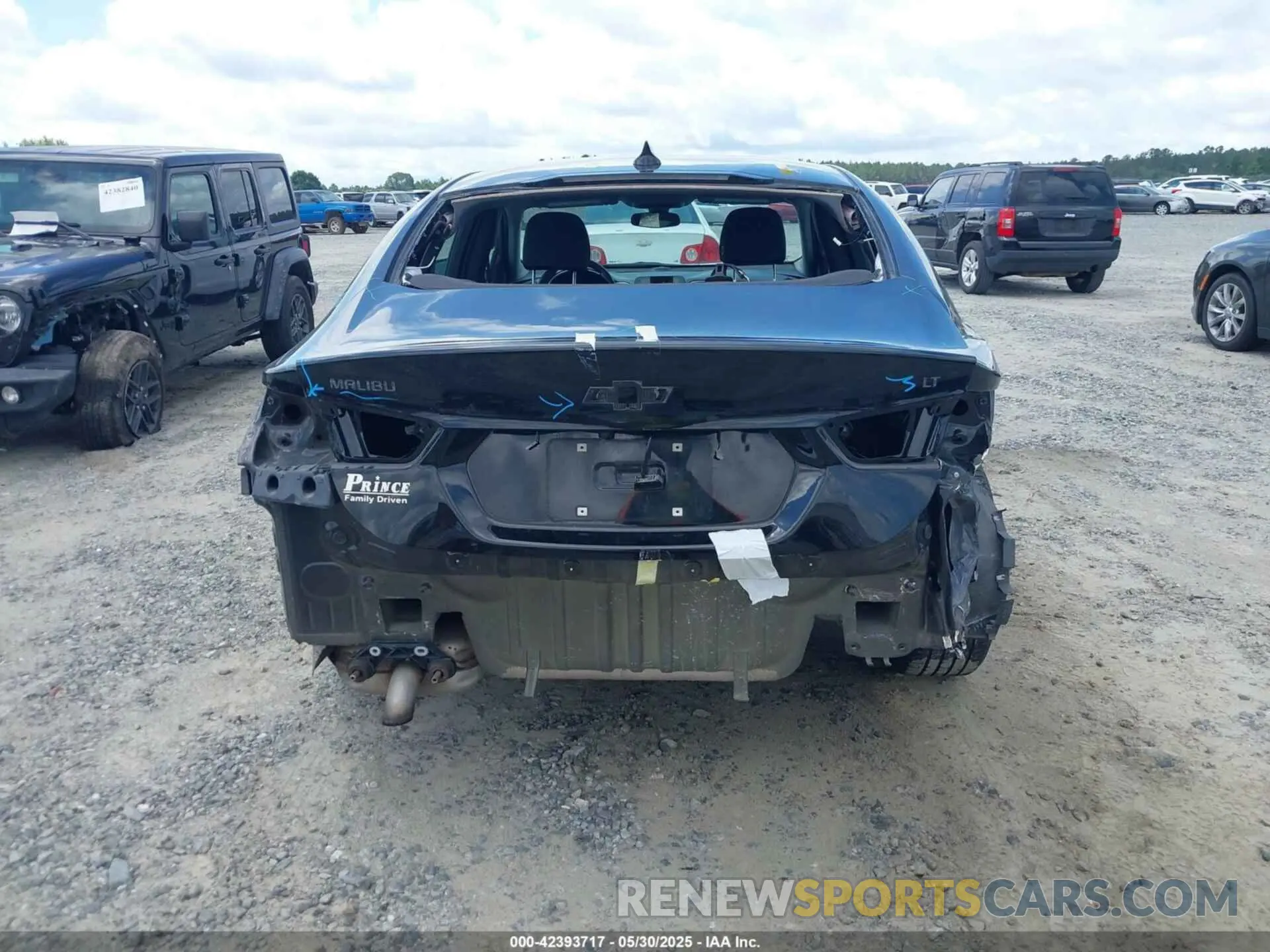 17 Photograph of a damaged car 1G1ZD5ST9LF092302 CHEVROLET MALIBU 2020