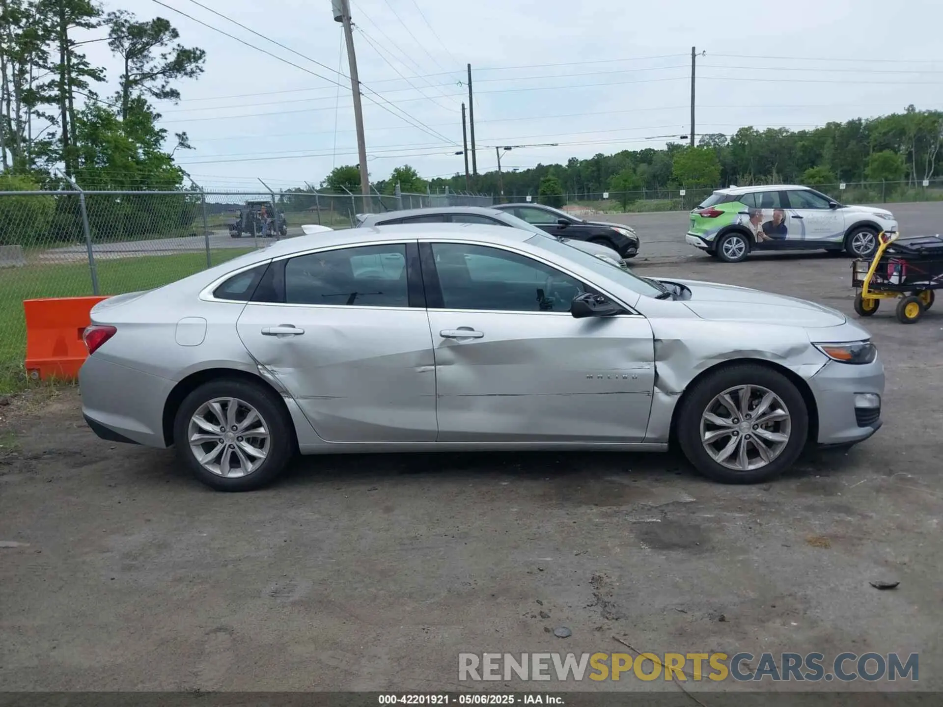 13 Photograph of a damaged car 1G1ZD5STXLF031136 CHEVROLET MALIBU 2020