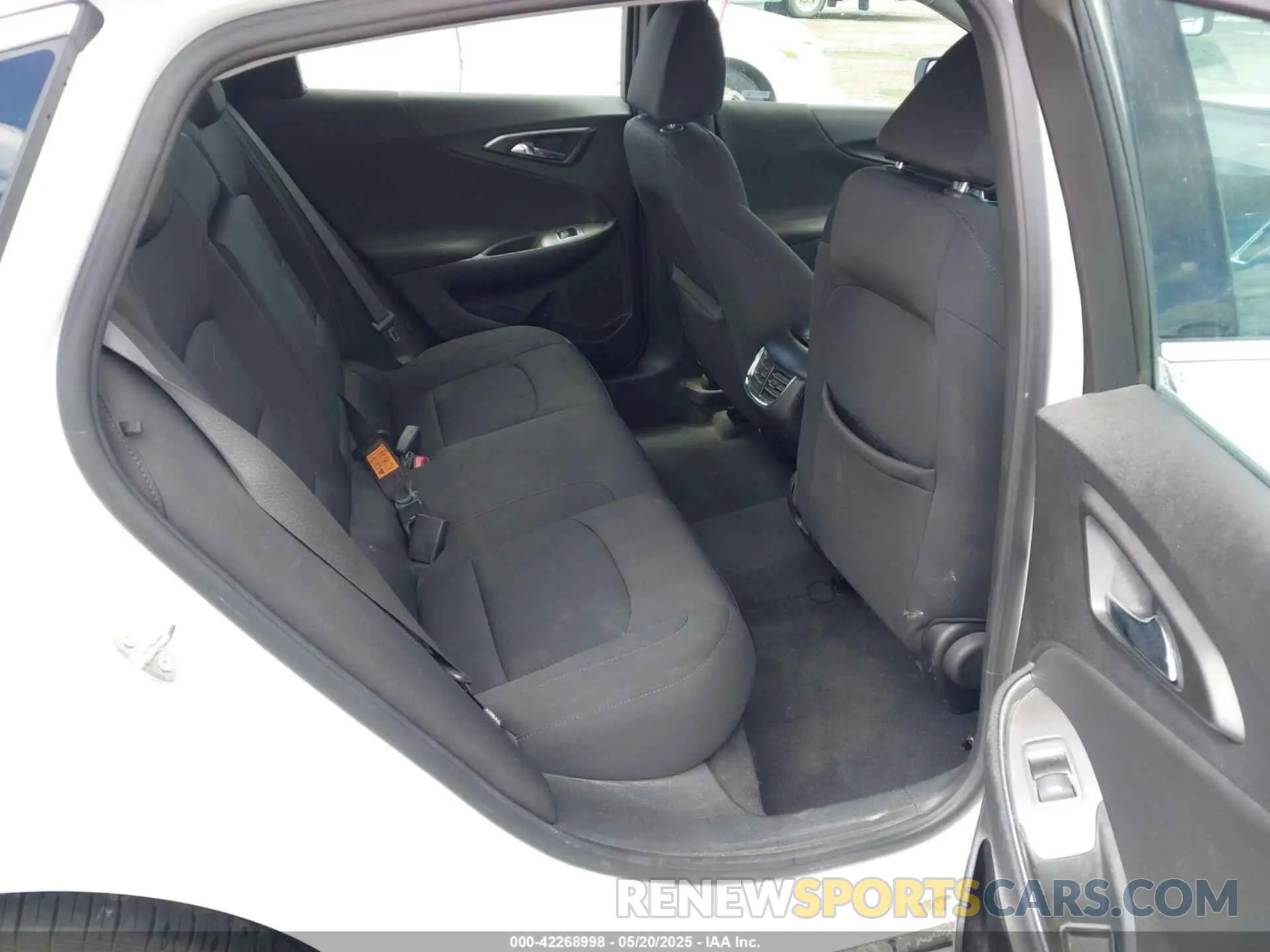 8 Photograph of a damaged car 1G1ZD5STXLF037941 CHEVROLET MALIBU 2020