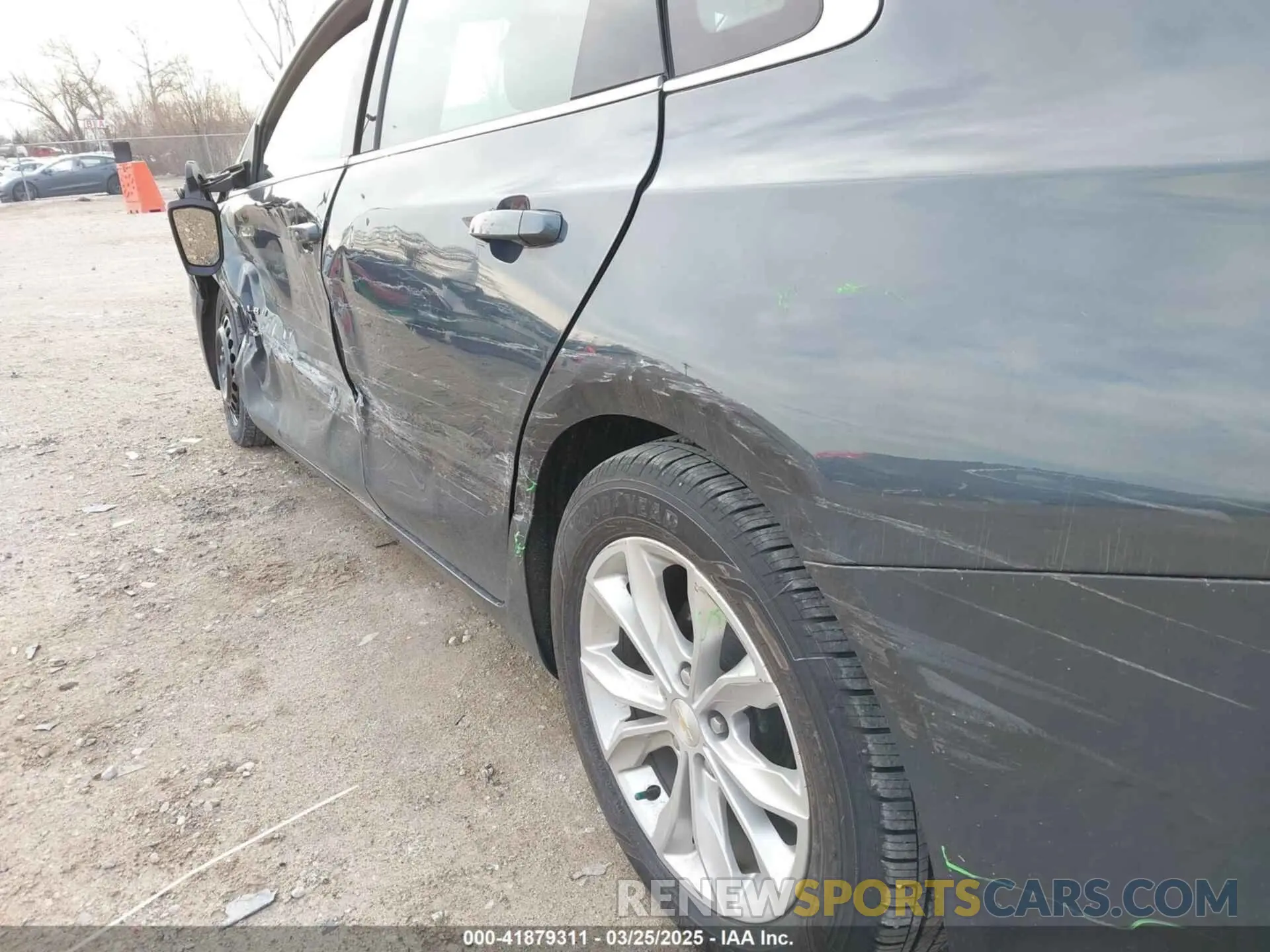 17 Photograph of a damaged car 1G1ZD5STXLF042220 CHEVROLET MALIBU 2020