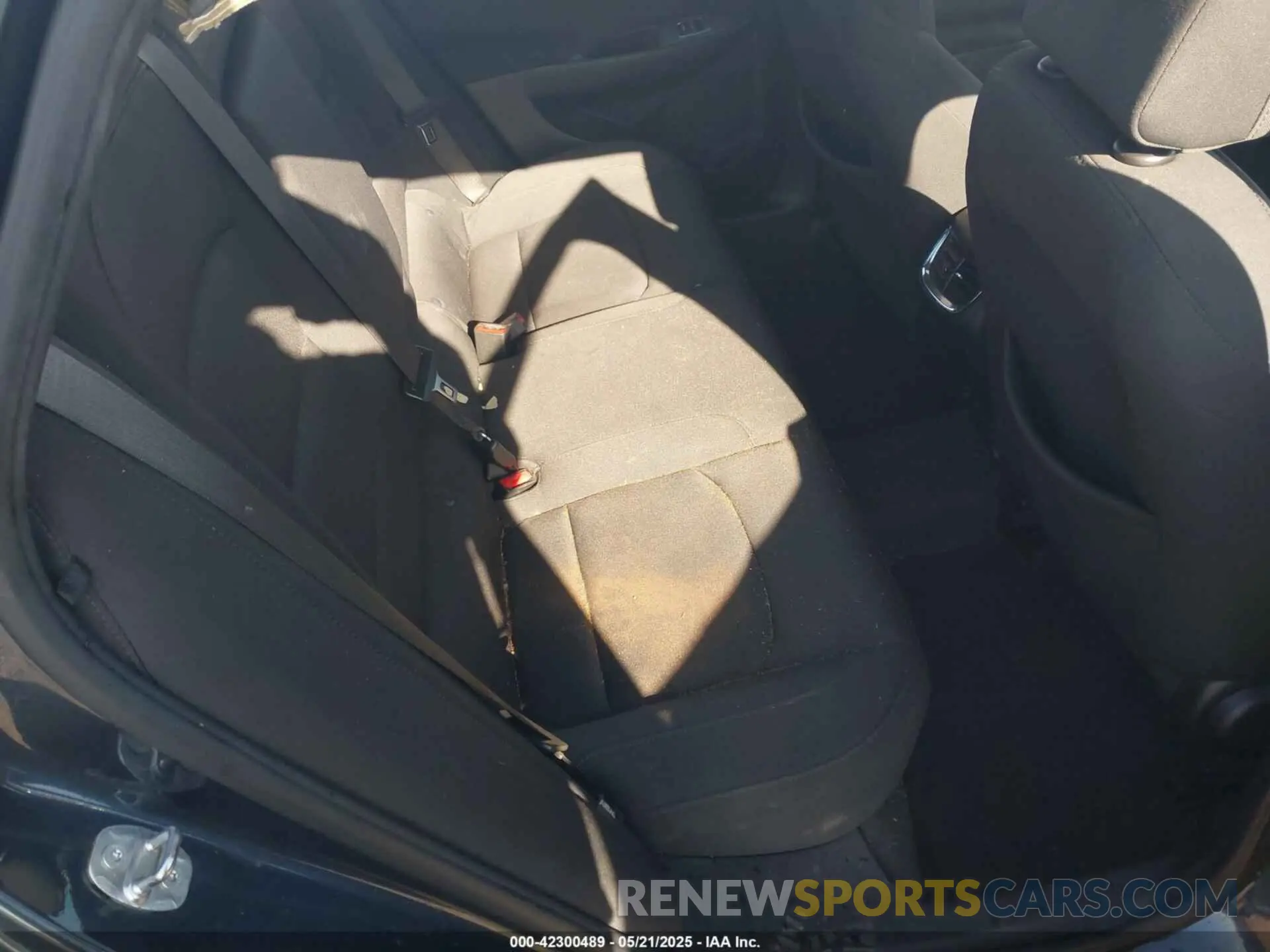 8 Photograph of a damaged car 1G1ZD5STXLF047420 CHEVROLET MALIBU 2020