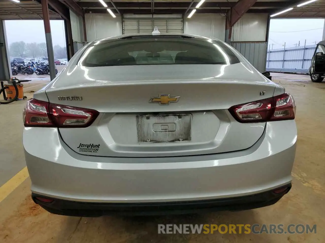 6 Photograph of a damaged car 1G1ZD5STXLF066890 CHEVROLET MALIBU 2020