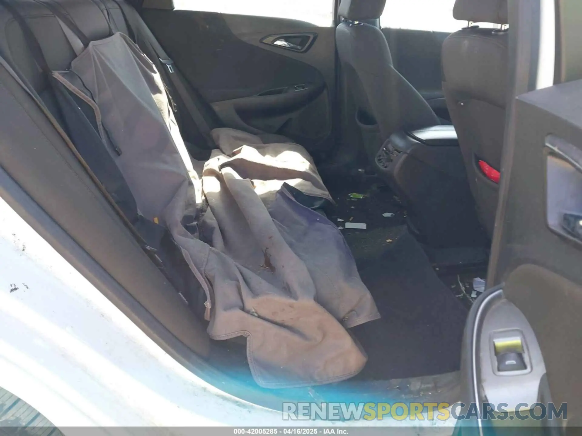 8 Photograph of a damaged car 1G1ZD5STXLF085231 CHEVROLET MALIBU 2020