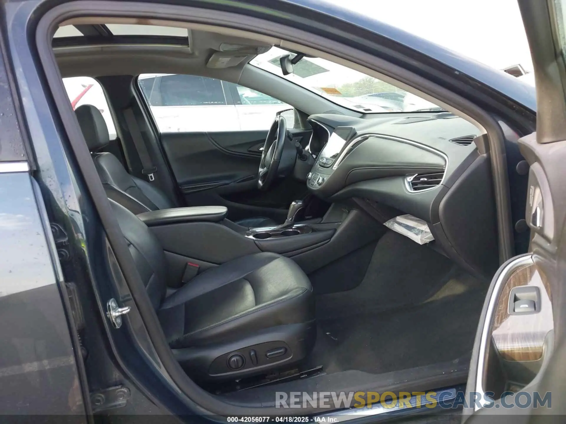 5 Photograph of a damaged car 1G1ZE5SX4LF055125 CHEVROLET MALIBU 2020