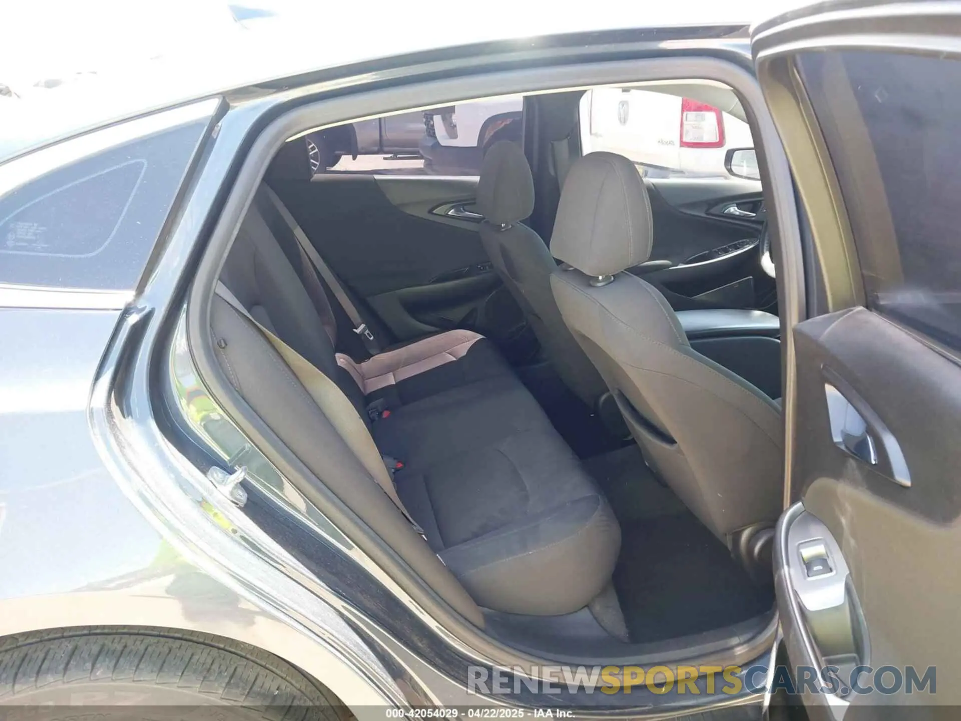 8 Photograph of a damaged car 1G1ZG5ST1LF120827 CHEVROLET MALIBU 2020