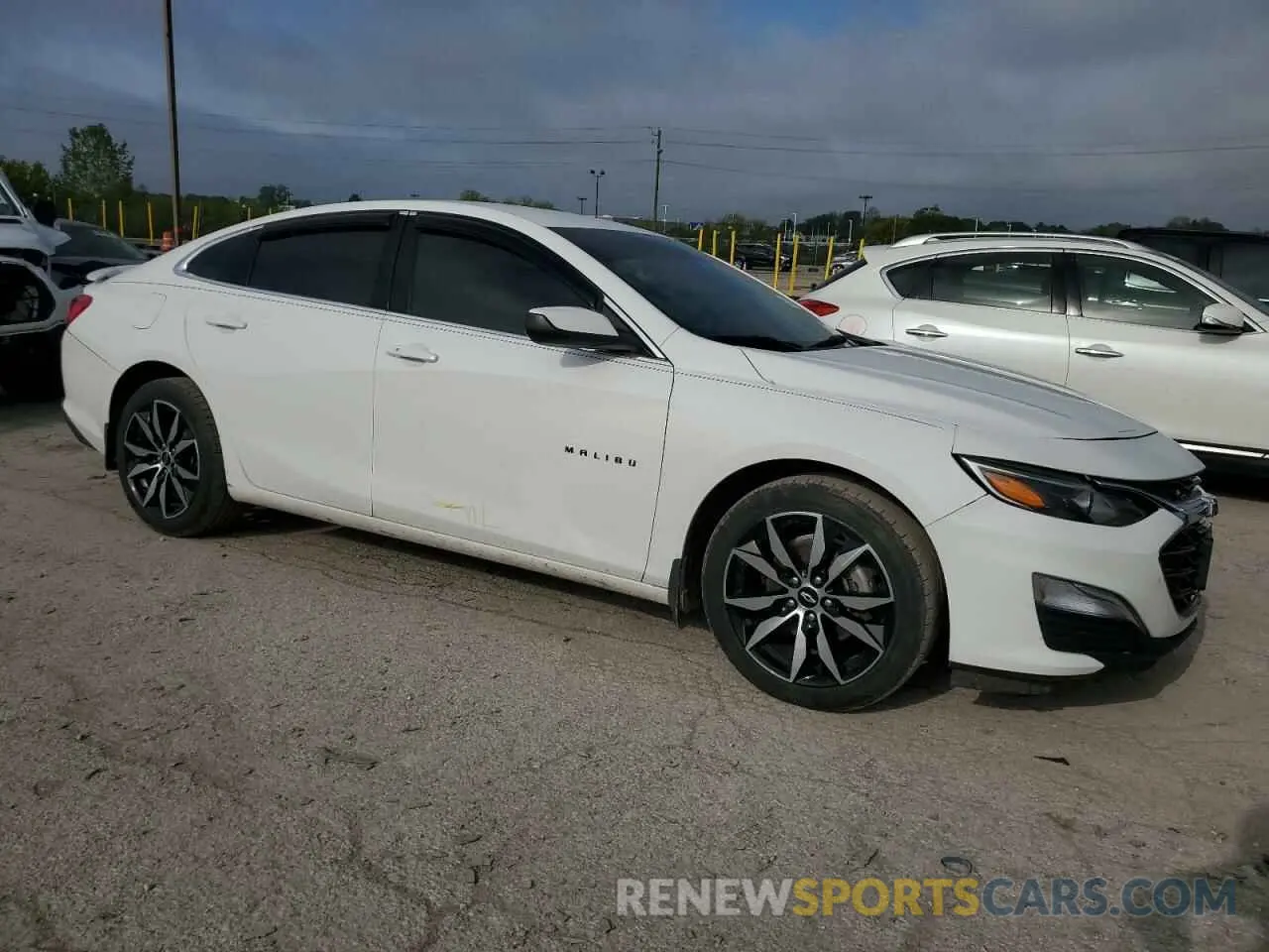 4 Photograph of a damaged car 1G1ZG5ST2LF130637 CHEVROLET MALIBU 2020