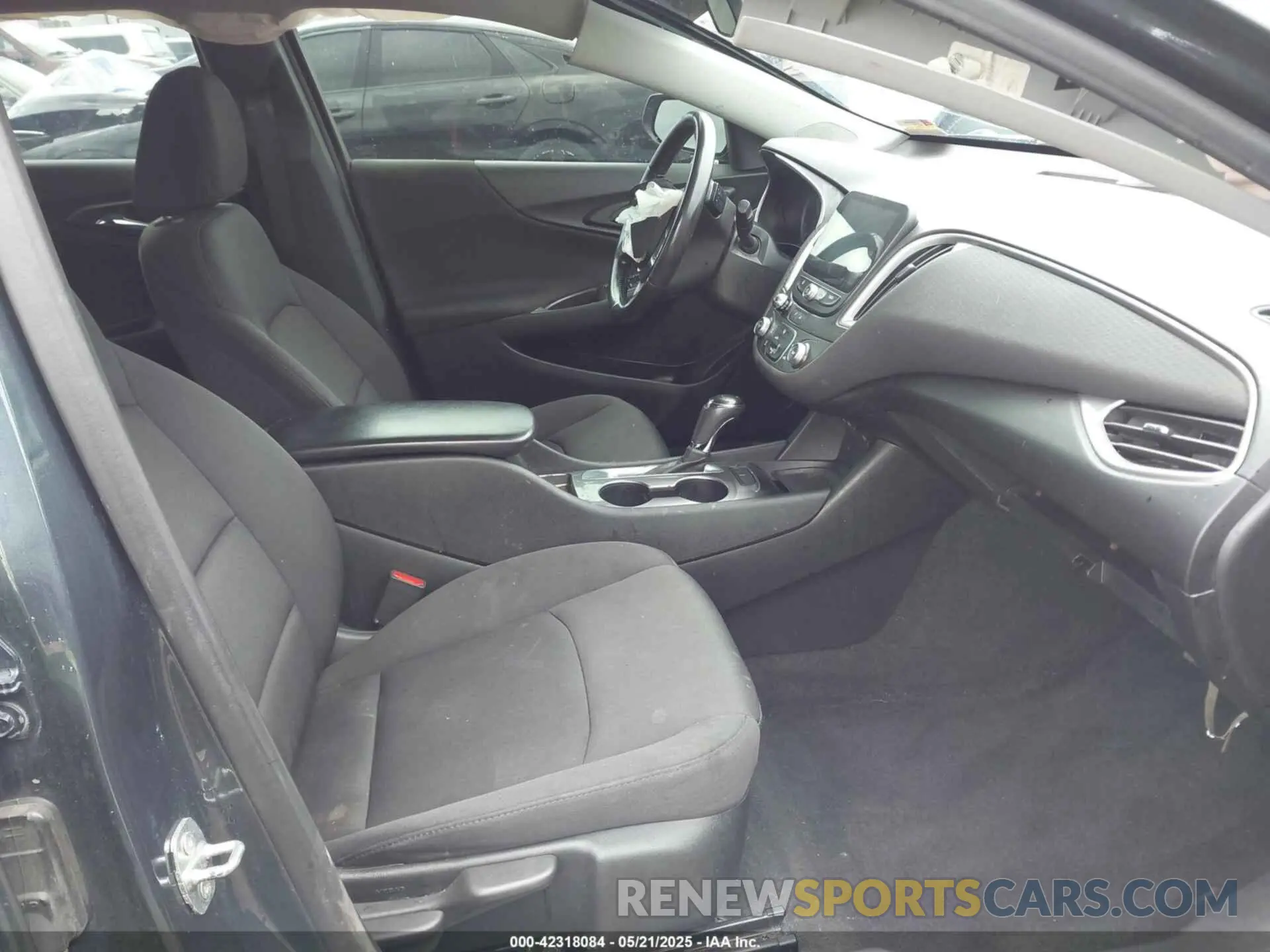 5 Photograph of a damaged car 1G1ZG5ST4LF121213 CHEVROLET MALIBU 2020