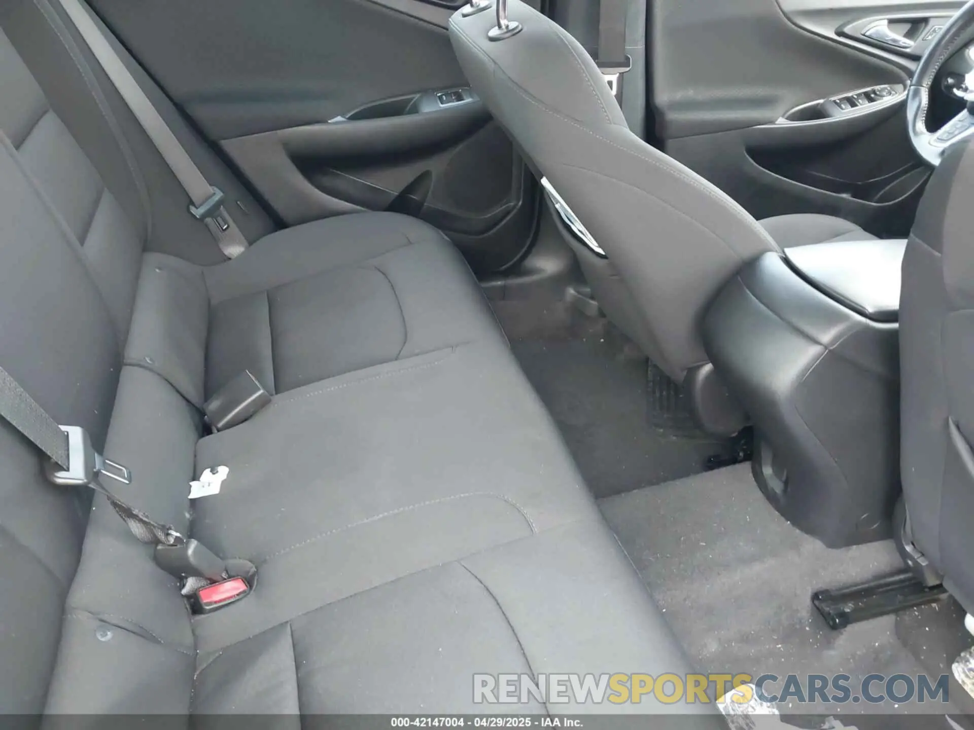 8 Photograph of a damaged car 1G1ZG5ST5LF139221 CHEVROLET MALIBU 2020