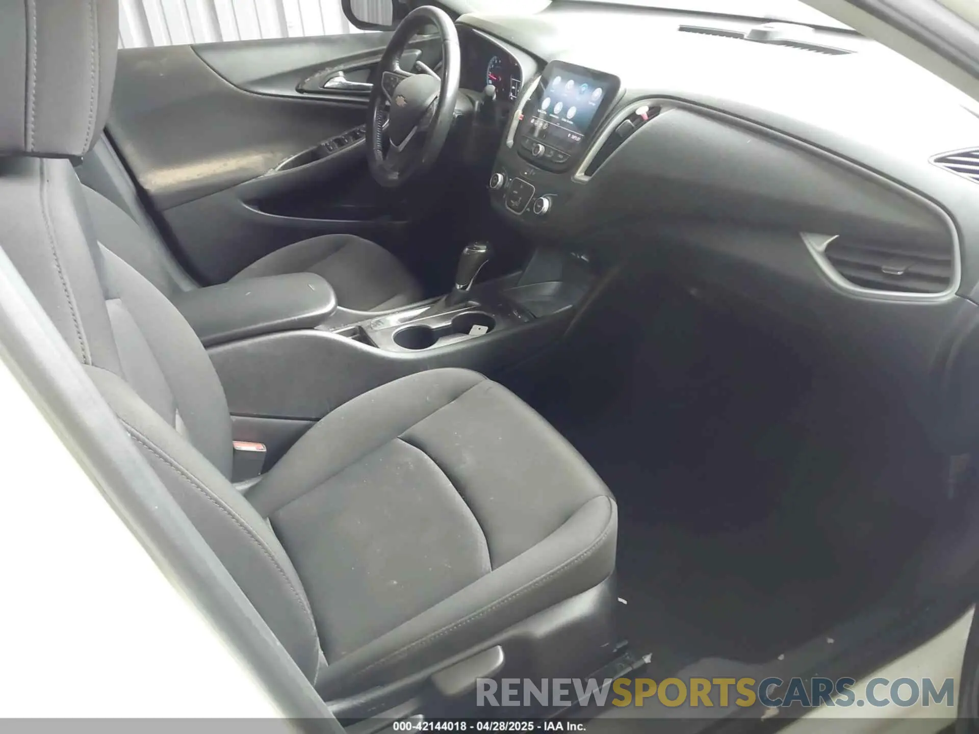 5 Photograph of a damaged car 1G1ZG5ST9LF079203 CHEVROLET MALIBU 2020