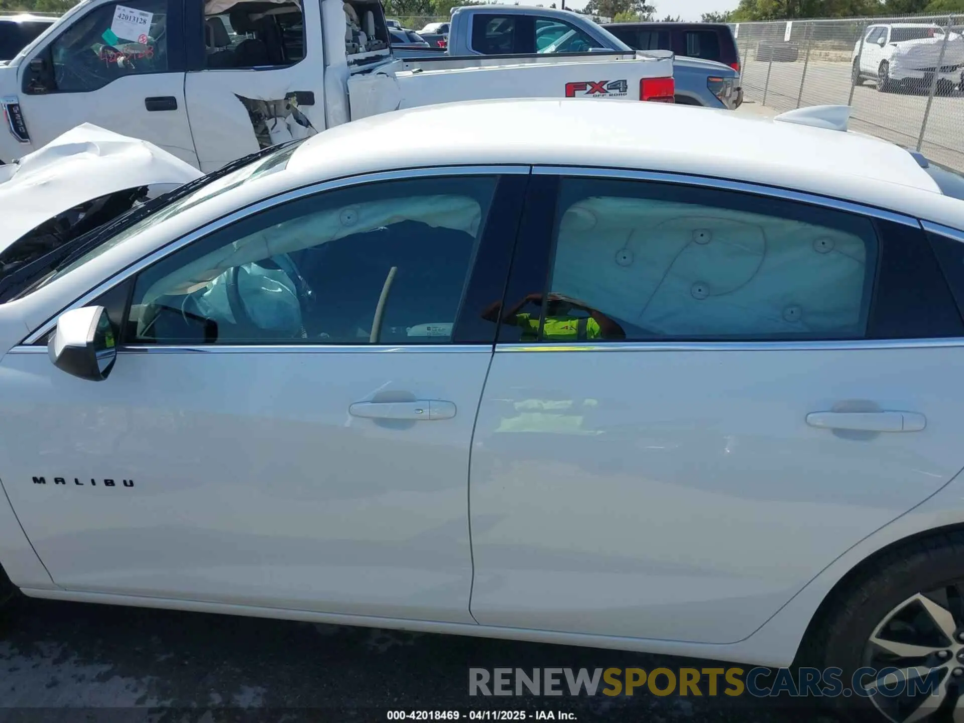 14 Photograph of a damaged car 1G1ZG5ST9LF118260 CHEVROLET MALIBU 2020