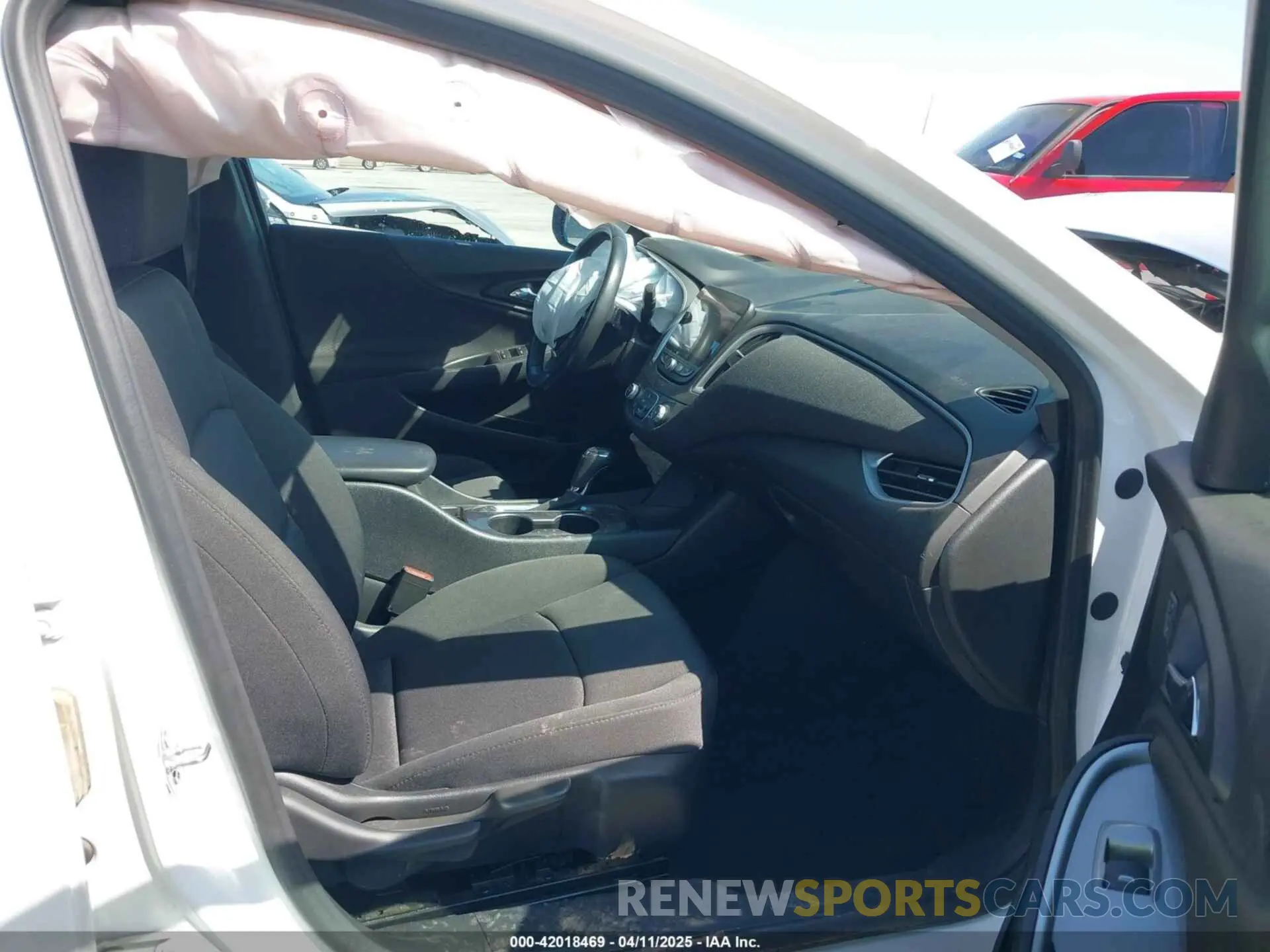 5 Photograph of a damaged car 1G1ZG5ST9LF118260 CHEVROLET MALIBU 2020