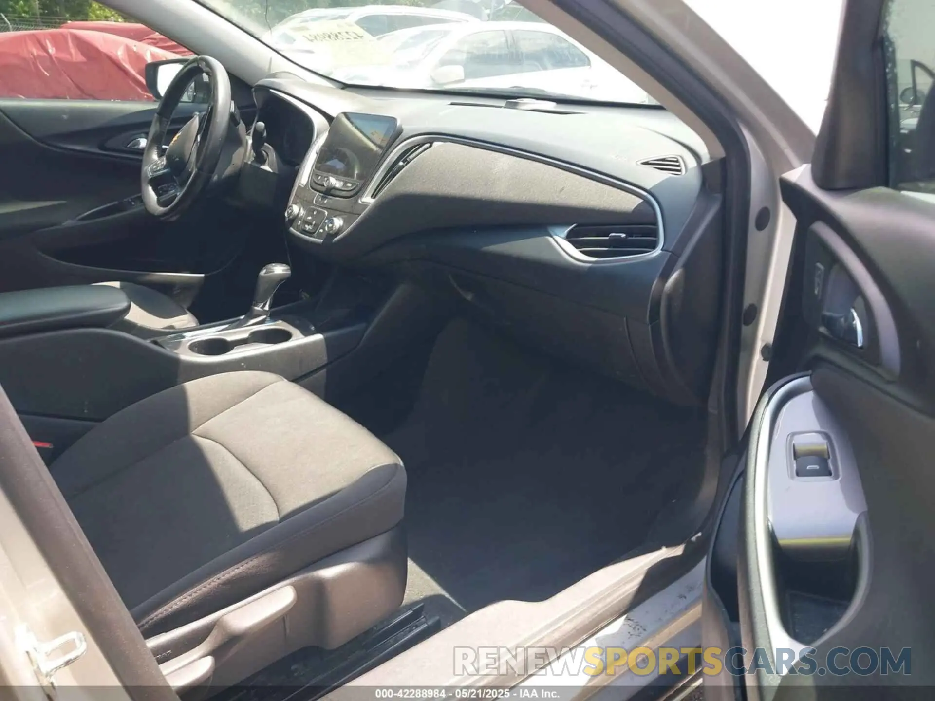5 Photograph of a damaged car 1G1ZG5STXLF078755 CHEVROLET MALIBU 2020