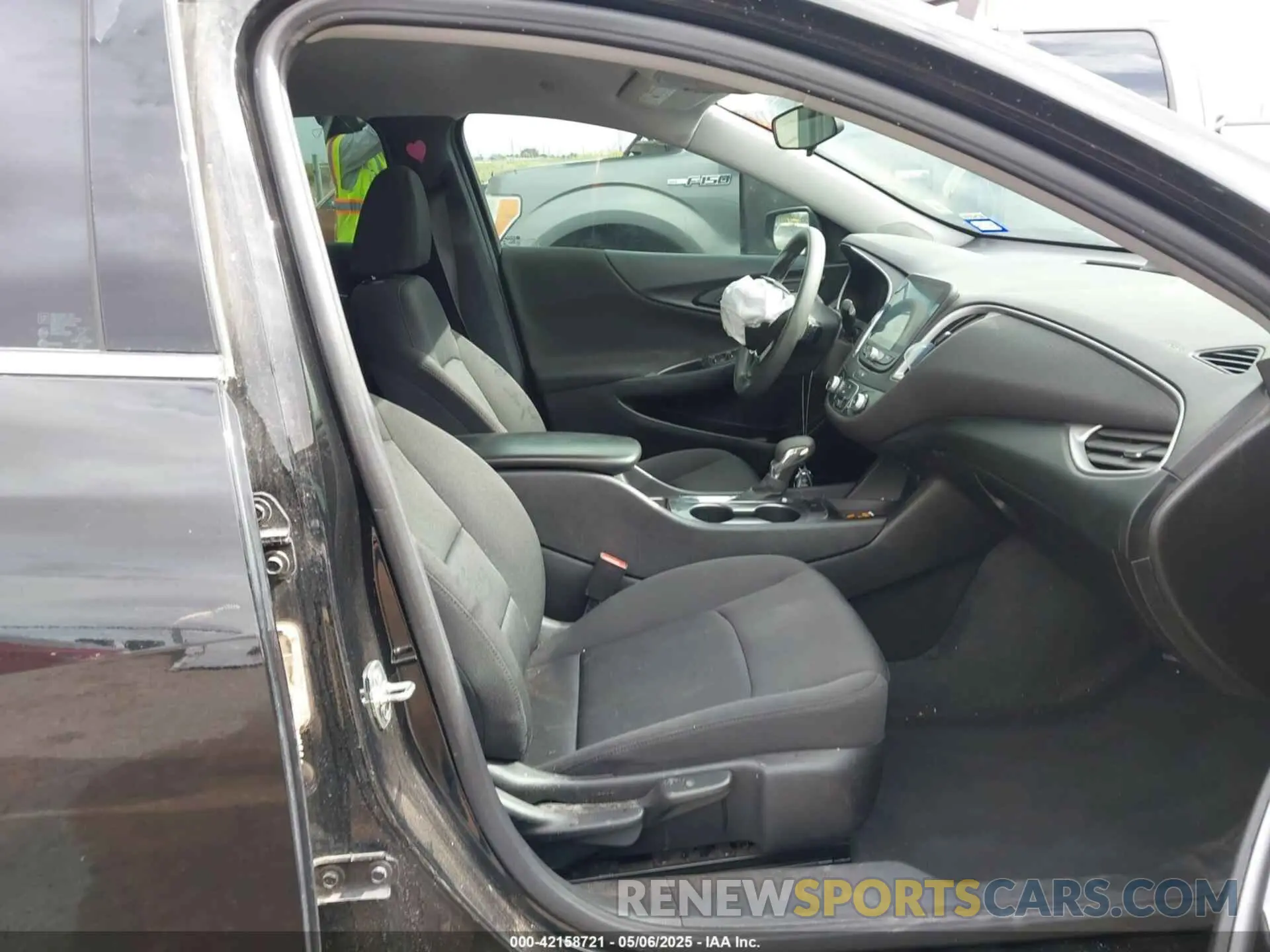 5 Photograph of a damaged car 1G1ZB5ST0MF060782 CHEVROLET MALIBU 2021