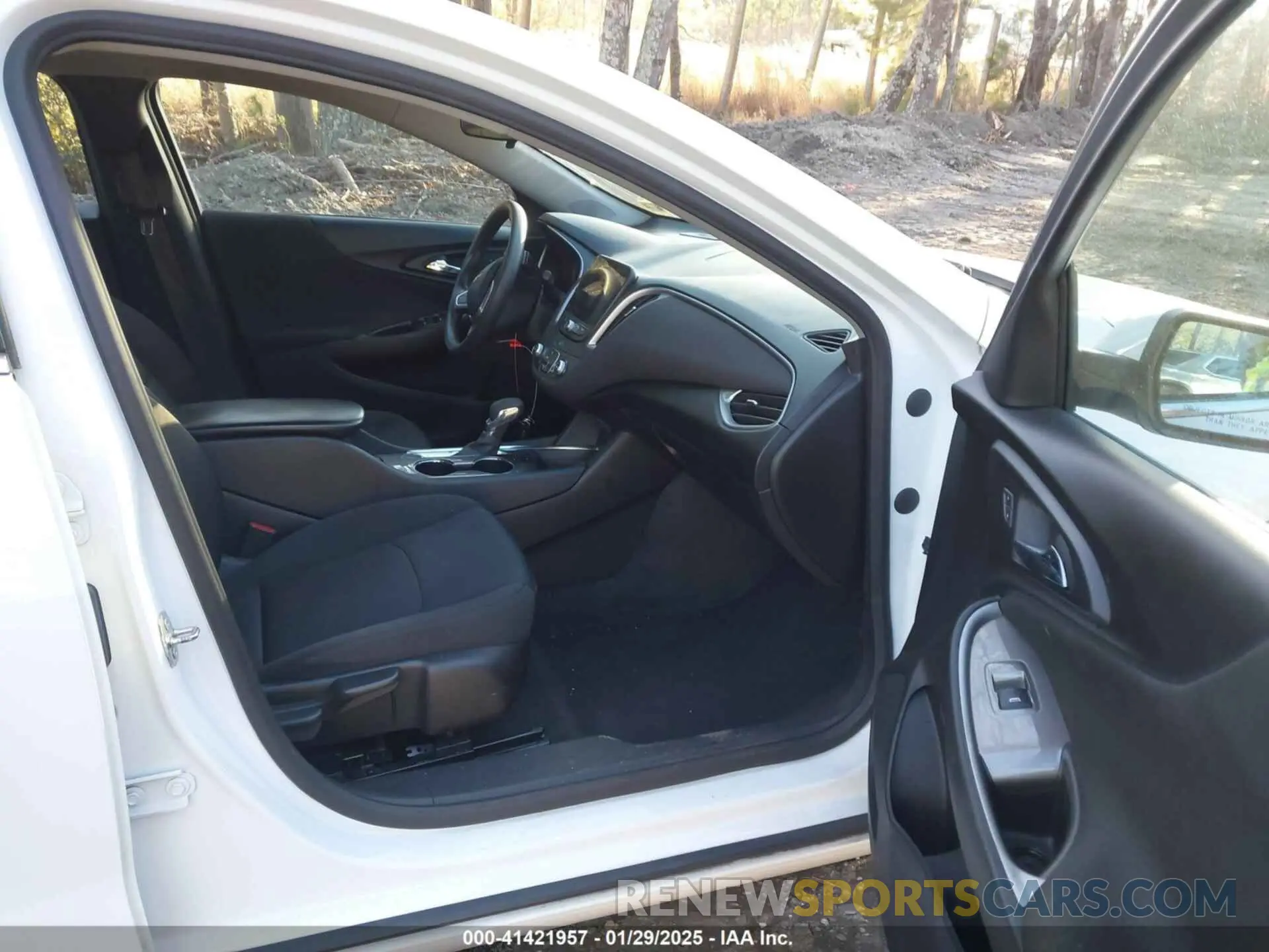 5 Photograph of a damaged car 1G1ZC5ST1MF087695 CHEVROLET MALIBU 2021