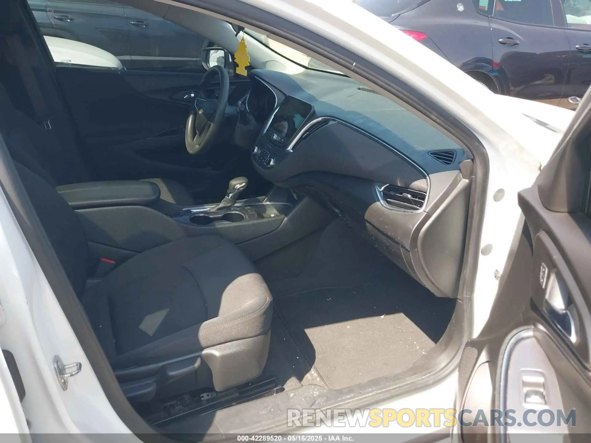 5 Photograph of a damaged car 1G1ZD5ST0MF013875 CHEVROLET MALIBU 2021
