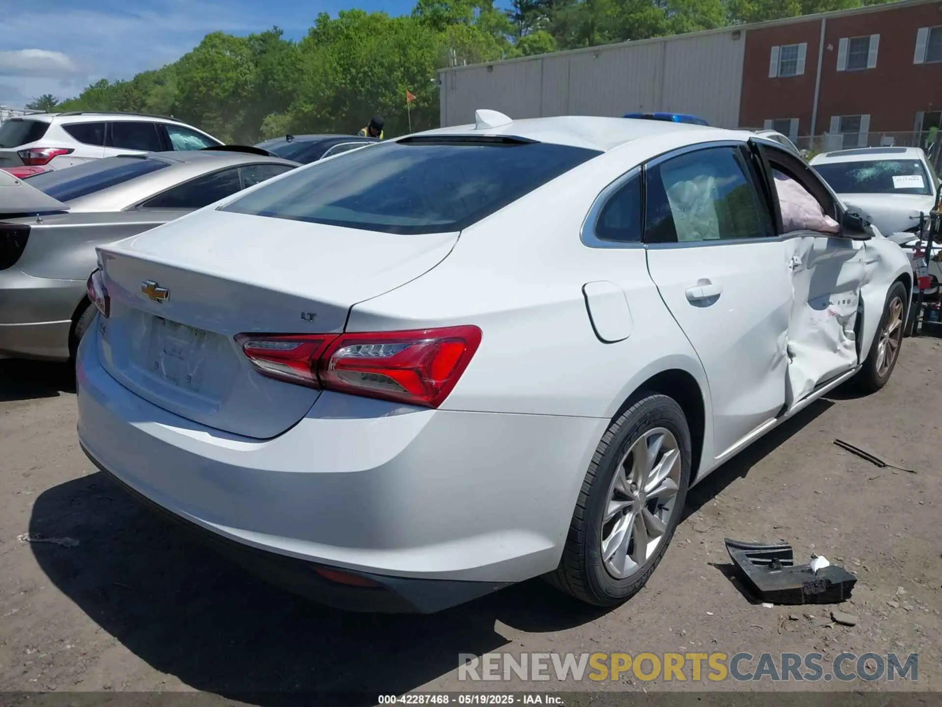 4 Photograph of a damaged car 1G1ZD5ST1MF028885 CHEVROLET MALIBU 2021