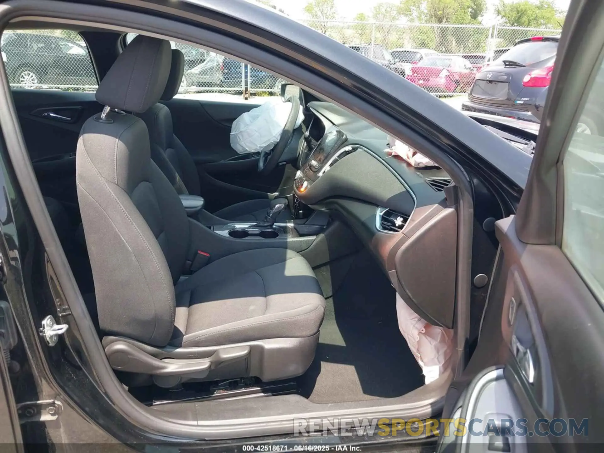 5 Photograph of a damaged car 1G1ZD5ST3MF006211 CHEVROLET MALIBU 2021