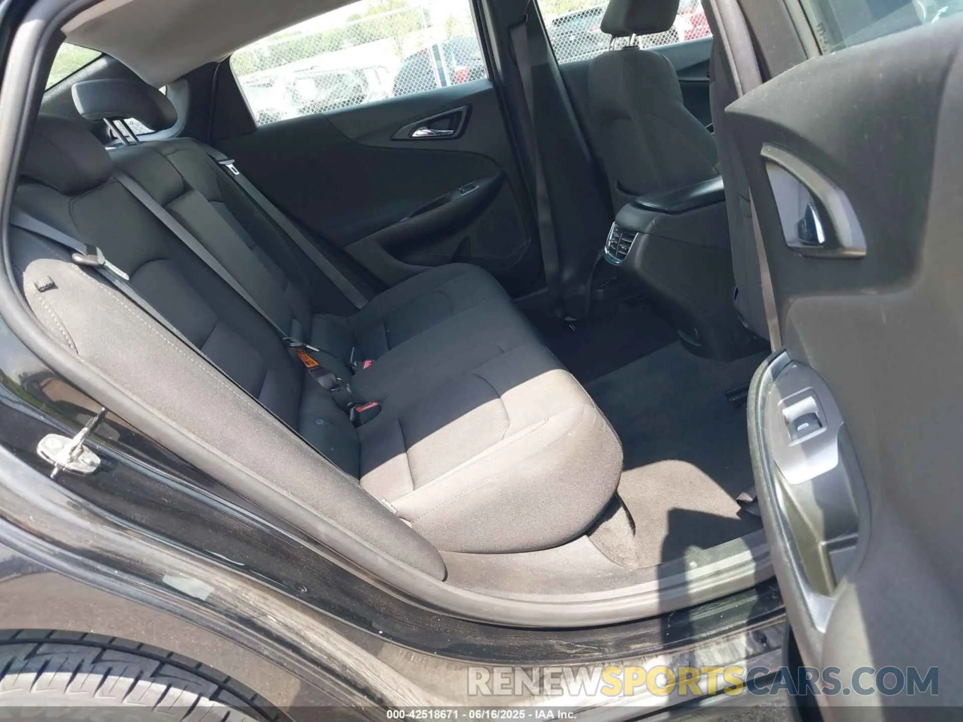 8 Photograph of a damaged car 1G1ZD5ST3MF006211 CHEVROLET MALIBU 2021