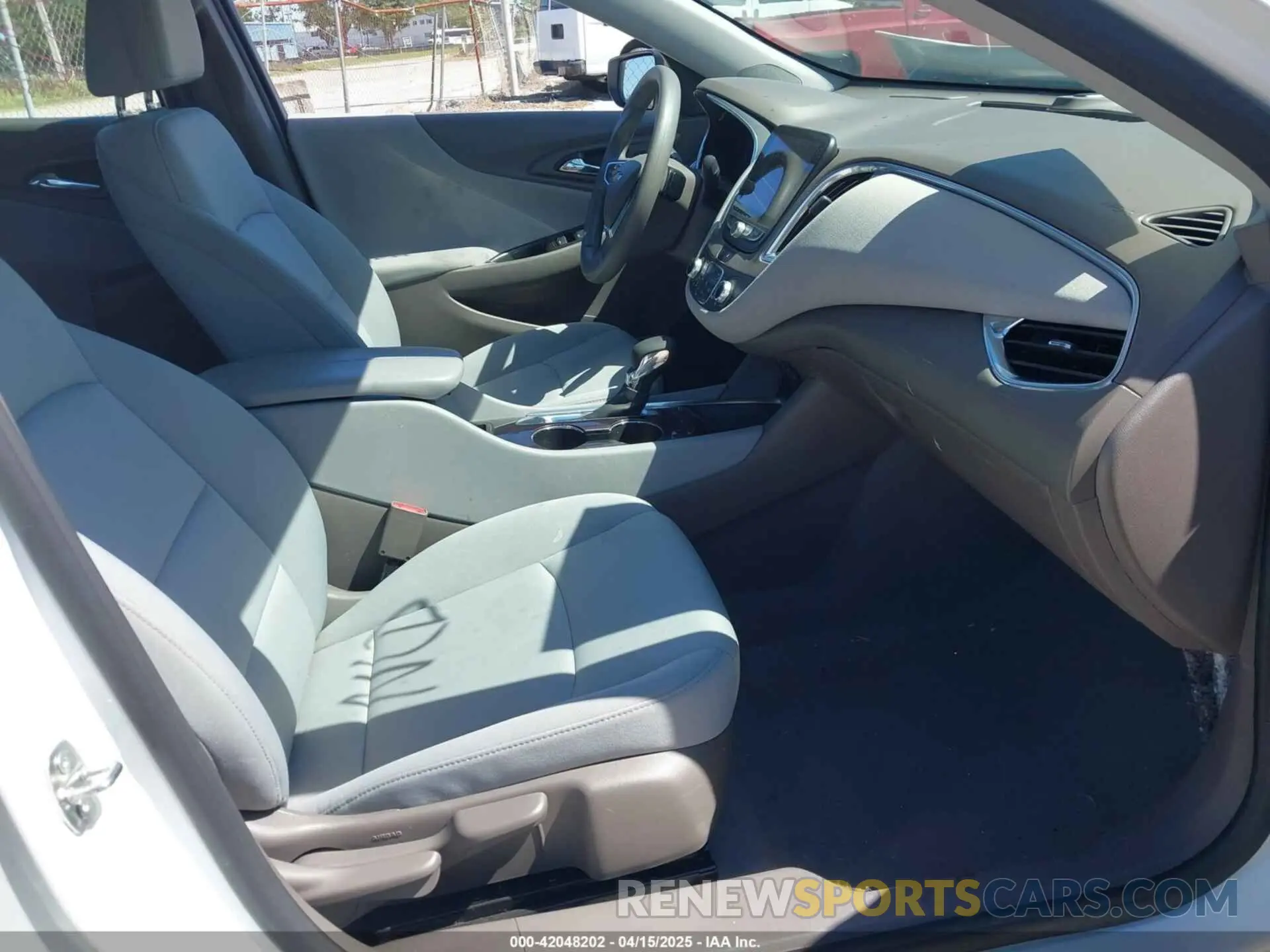 5 Photograph of a damaged car 1G1ZD5ST3MF010646 CHEVROLET MALIBU 2021