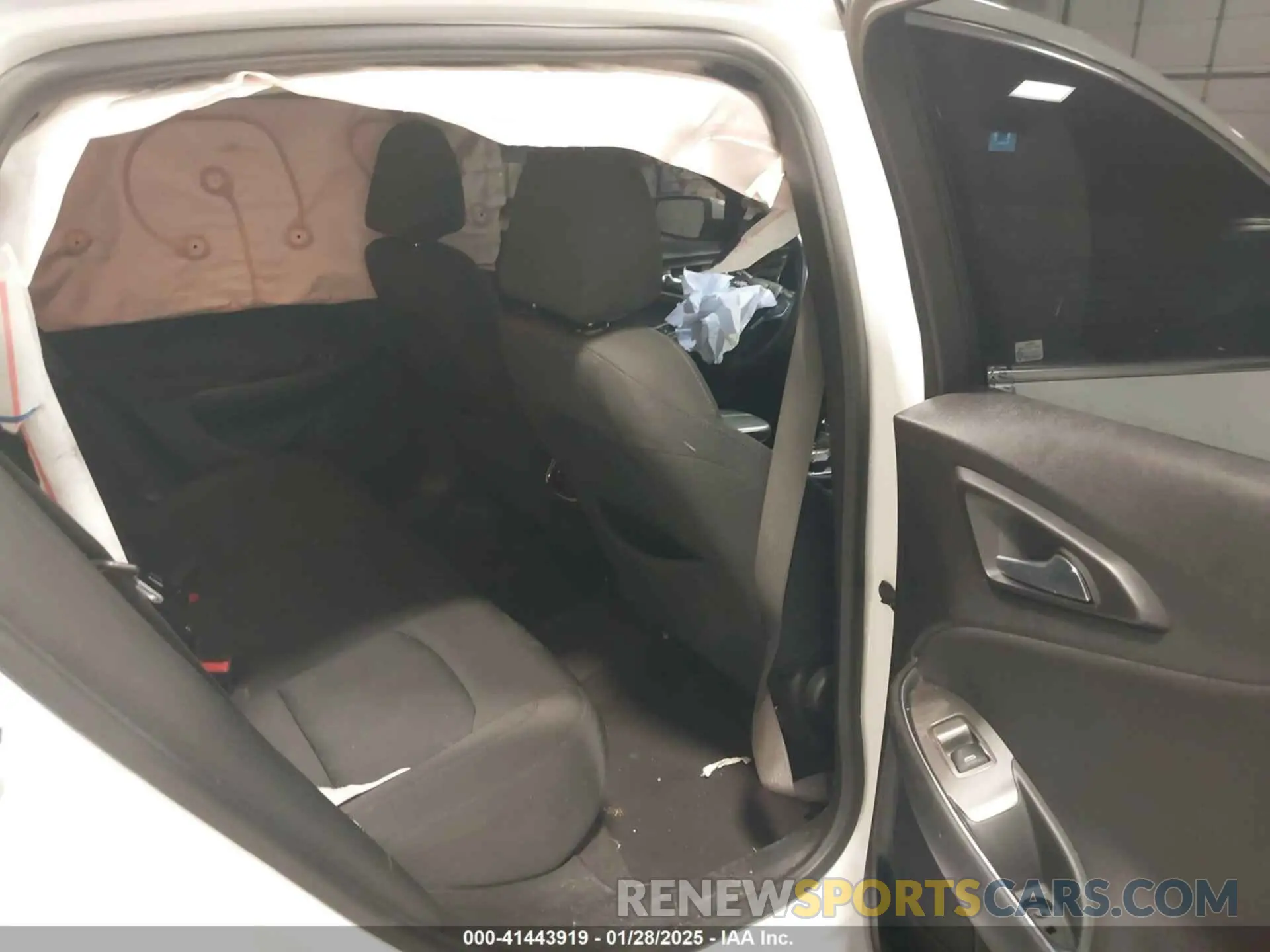 8 Photograph of a damaged car 1G1ZD5ST3MF025017 CHEVROLET MALIBU 2021