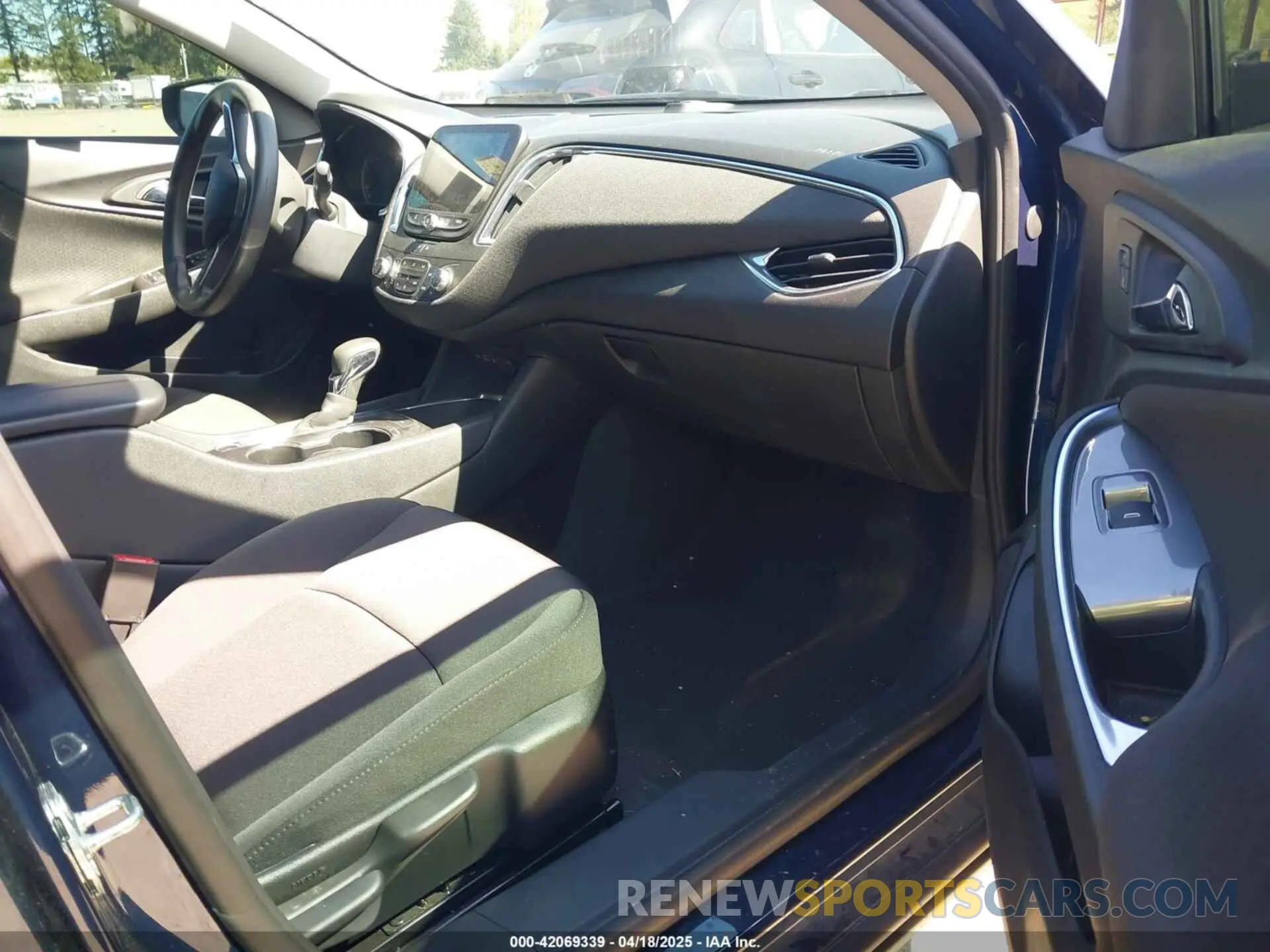 5 Photograph of a damaged car 1G1ZD5ST4MF011577 CHEVROLET MALIBU 2021