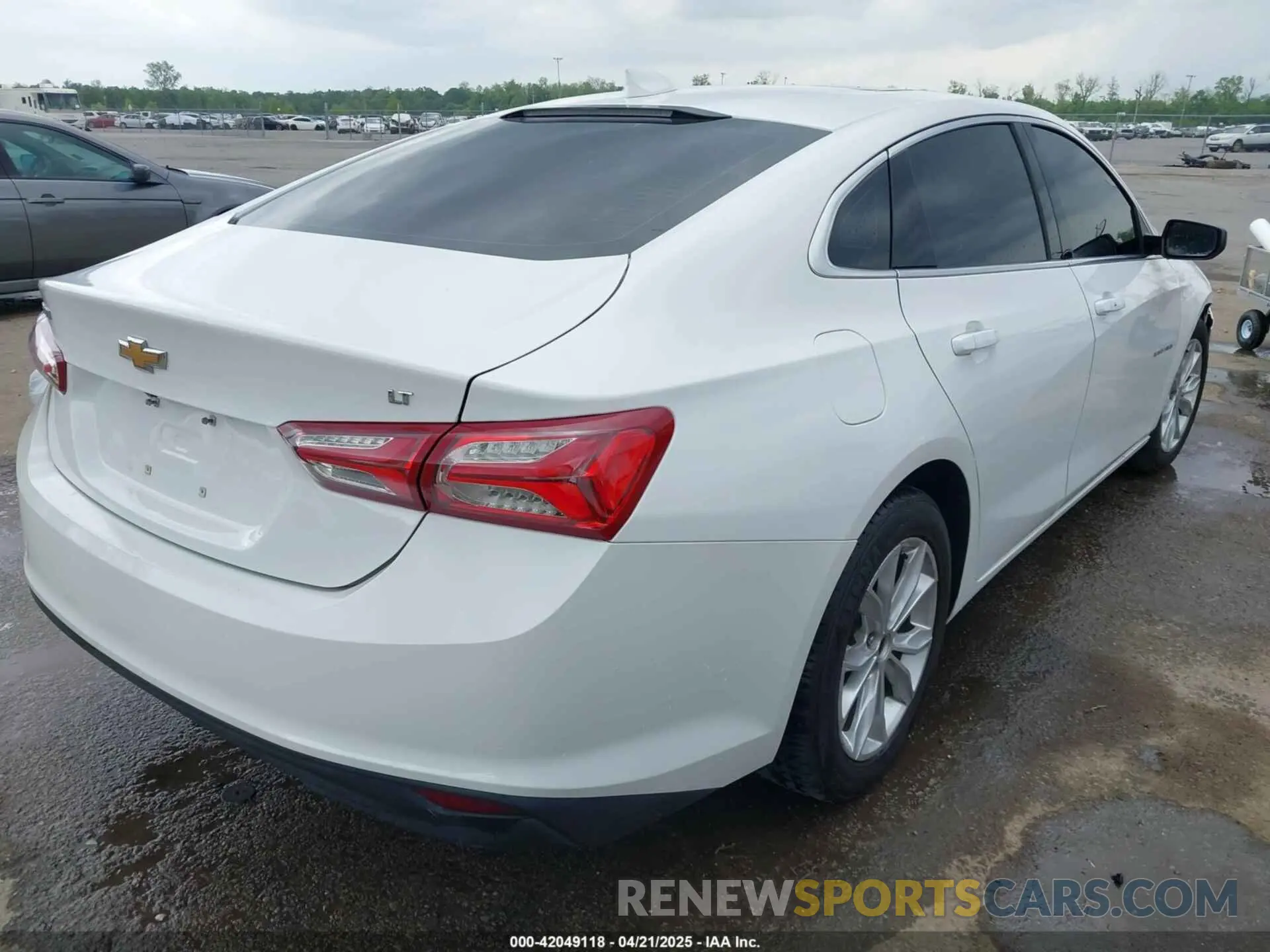 4 Photograph of a damaged car 1G1ZD5ST4MF013829 CHEVROLET MALIBU 2021