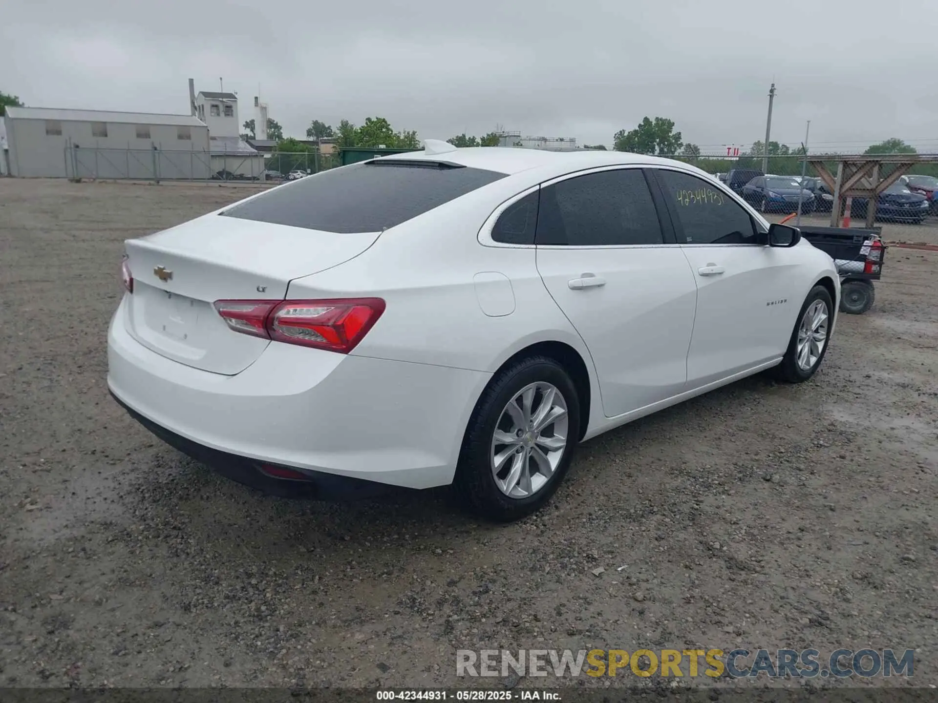 4 Photograph of a damaged car 1G1ZD5ST4MF056311 CHEVROLET MALIBU 2021