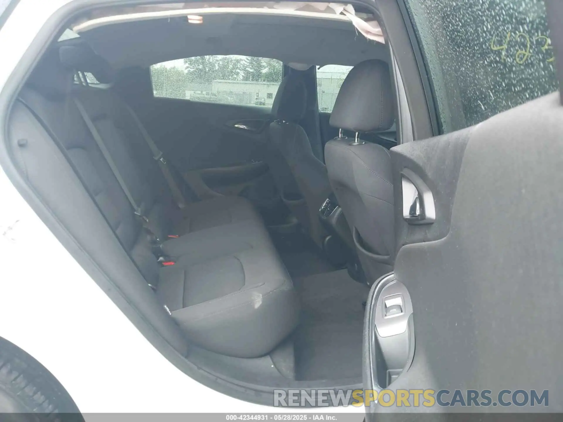 8 Photograph of a damaged car 1G1ZD5ST4MF056311 CHEVROLET MALIBU 2021