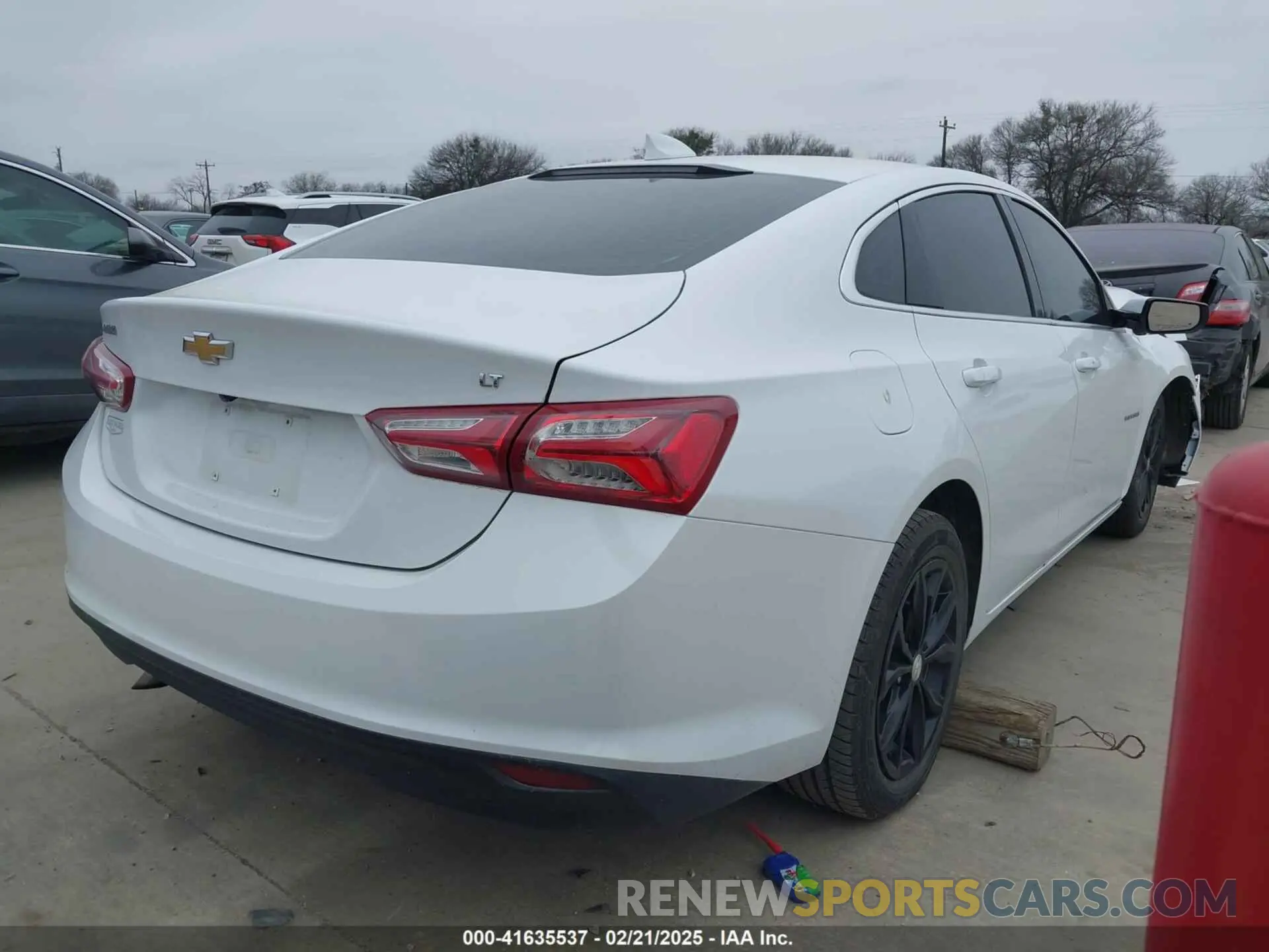 4 Photograph of a damaged car 1G1ZD5ST5MF045933 CHEVROLET MALIBU 2021