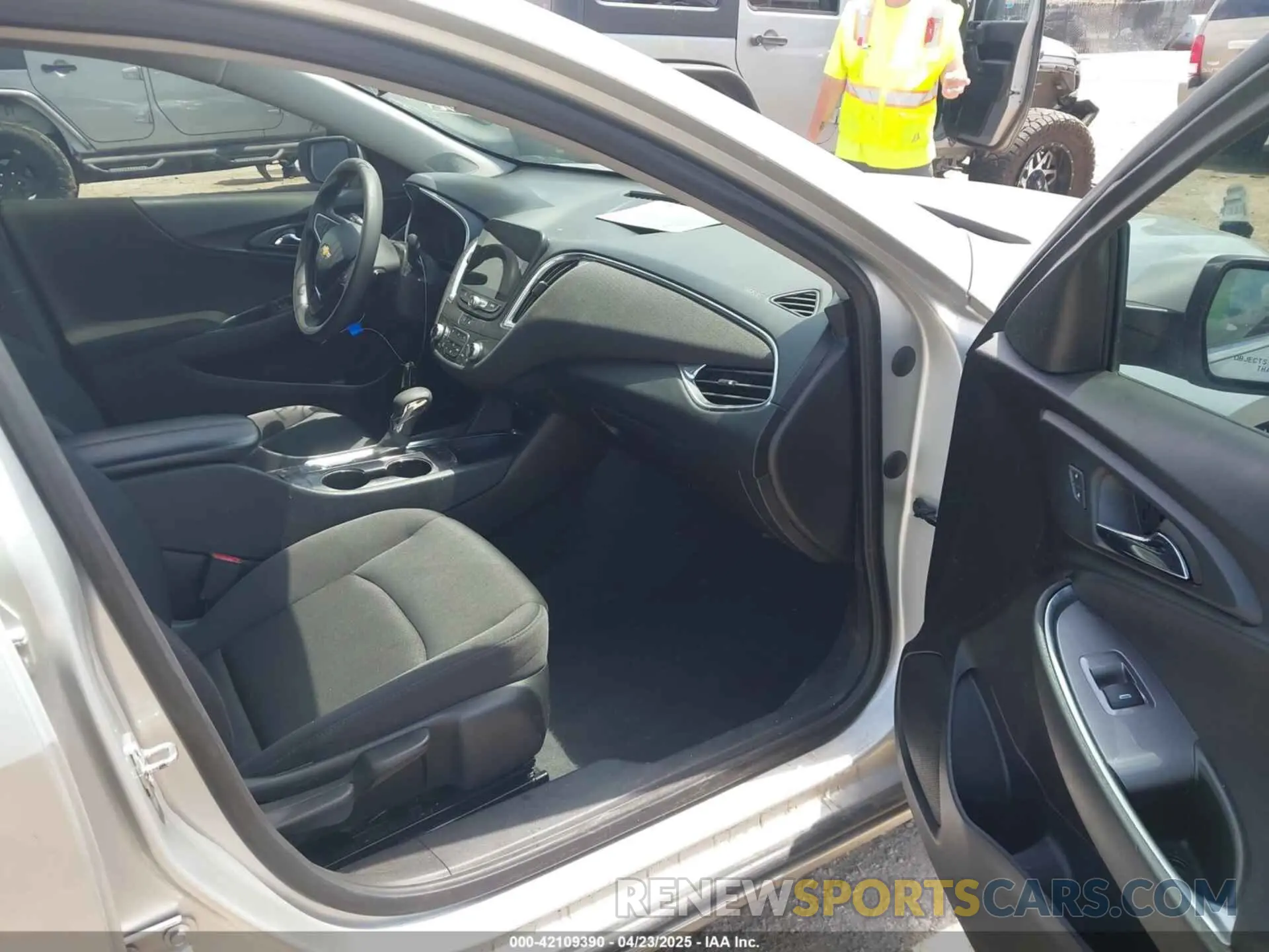 5 Photograph of a damaged car 1G1ZD5ST5MF066796 CHEVROLET MALIBU 2021