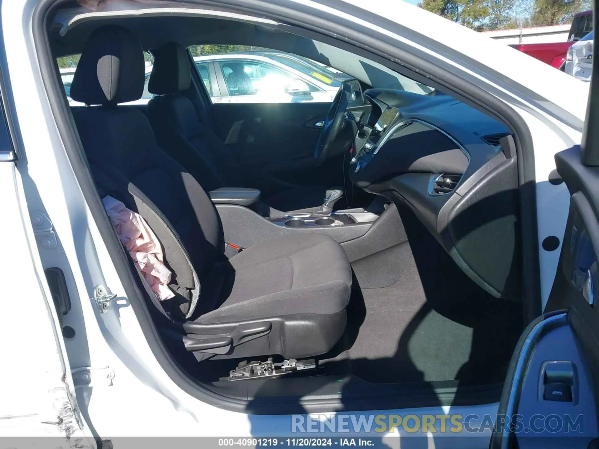 5 Photograph of a damaged car 1G1ZD5ST7MF003098 CHEVROLET MALIBU 2021