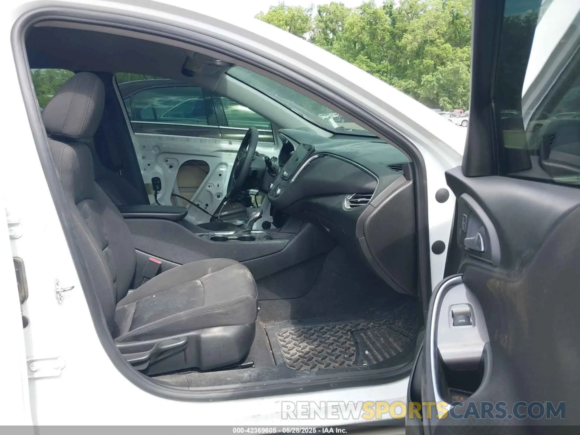 5 Photograph of a damaged car 1G1ZD5ST7MF026137 CHEVROLET MALIBU 2021