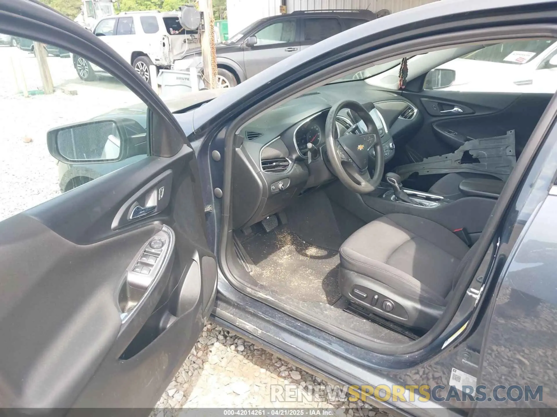 5 Photograph of a damaged car 1G1ZD5ST8MF073175 CHEVROLET MALIBU 2021