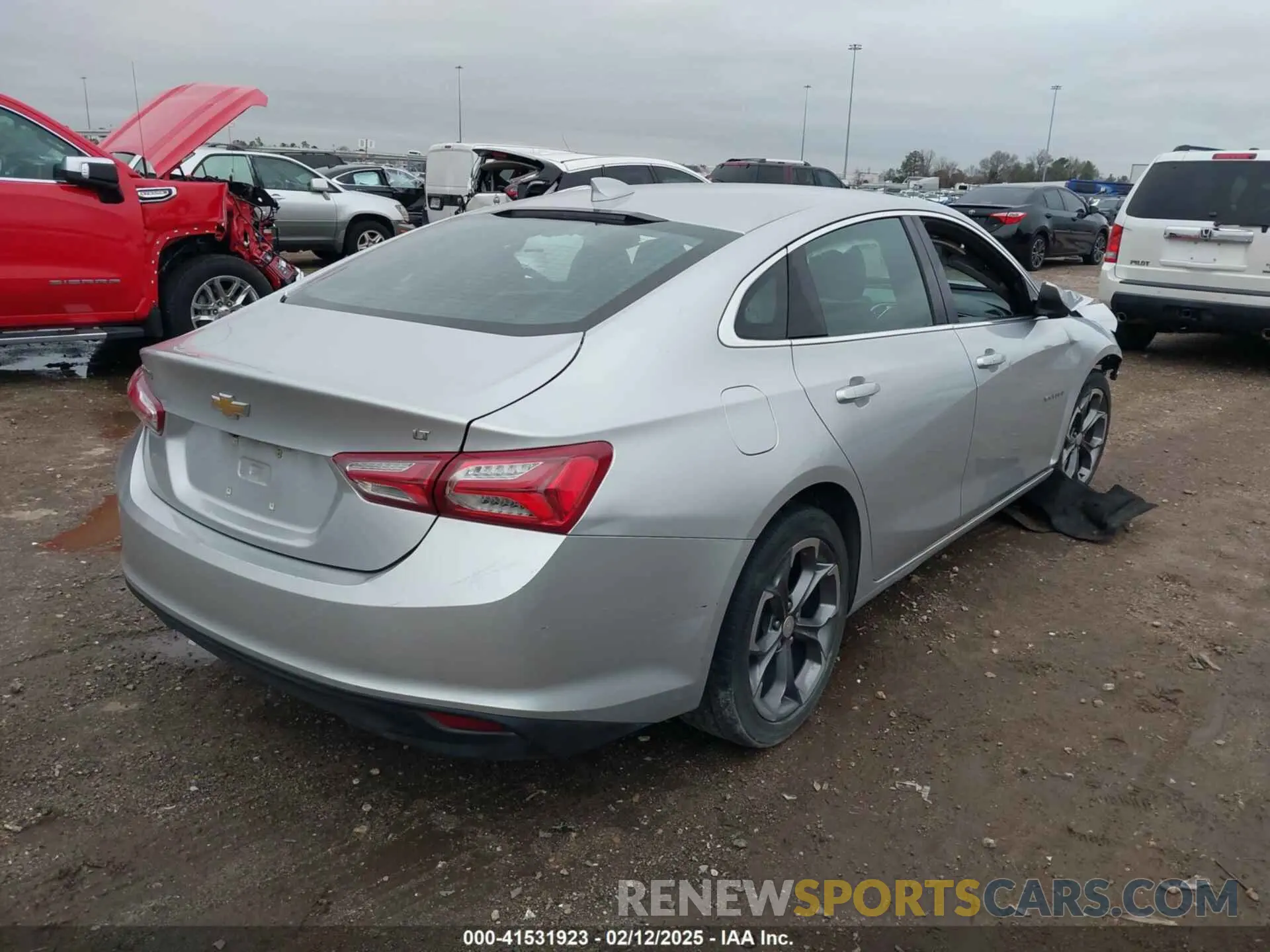 4 Photograph of a damaged car 1G1ZD5ST8MF077534 CHEVROLET MALIBU 2021