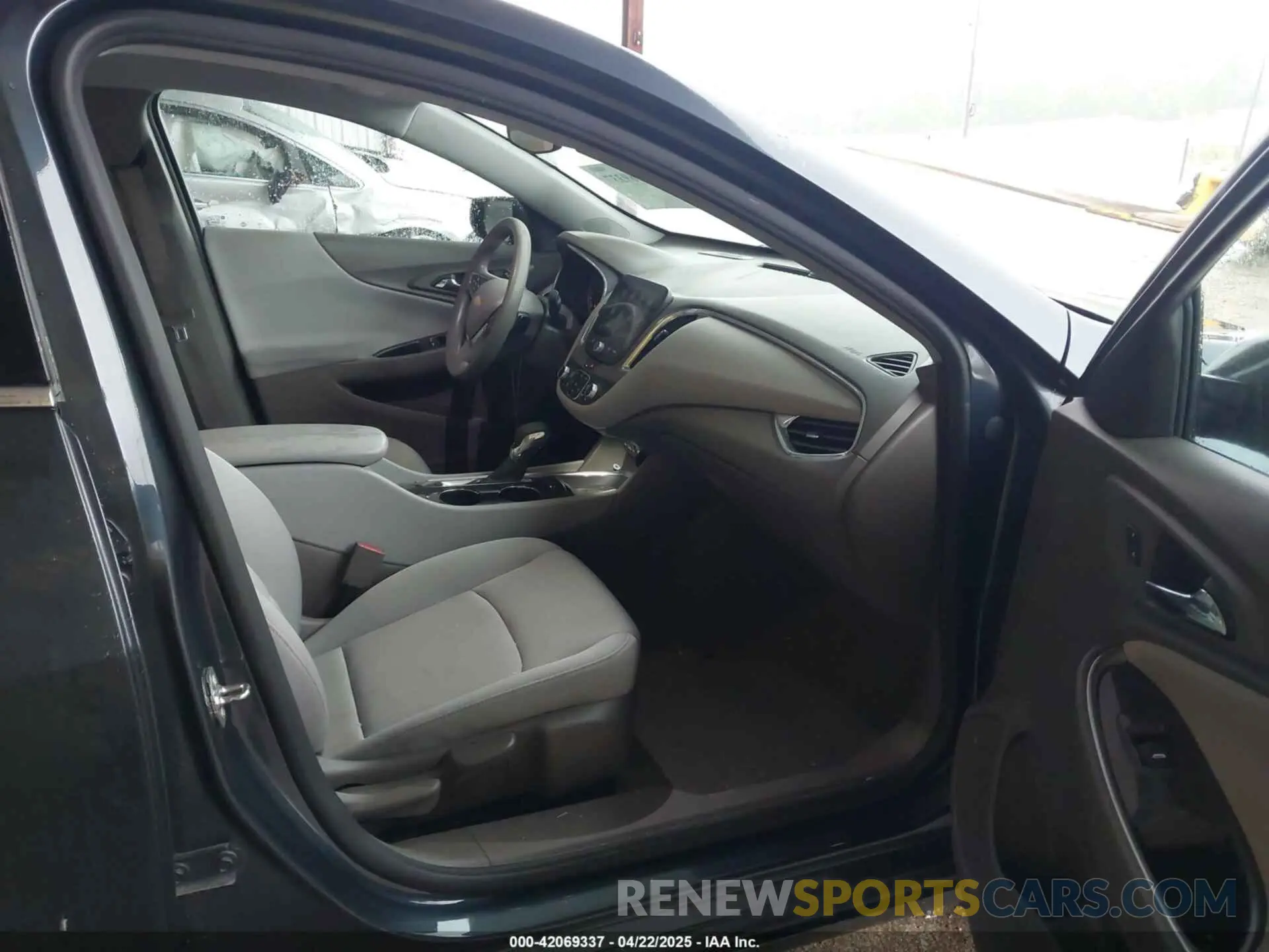 5 Photograph of a damaged car 1G1ZD5ST9MF010361 CHEVROLET MALIBU 2021